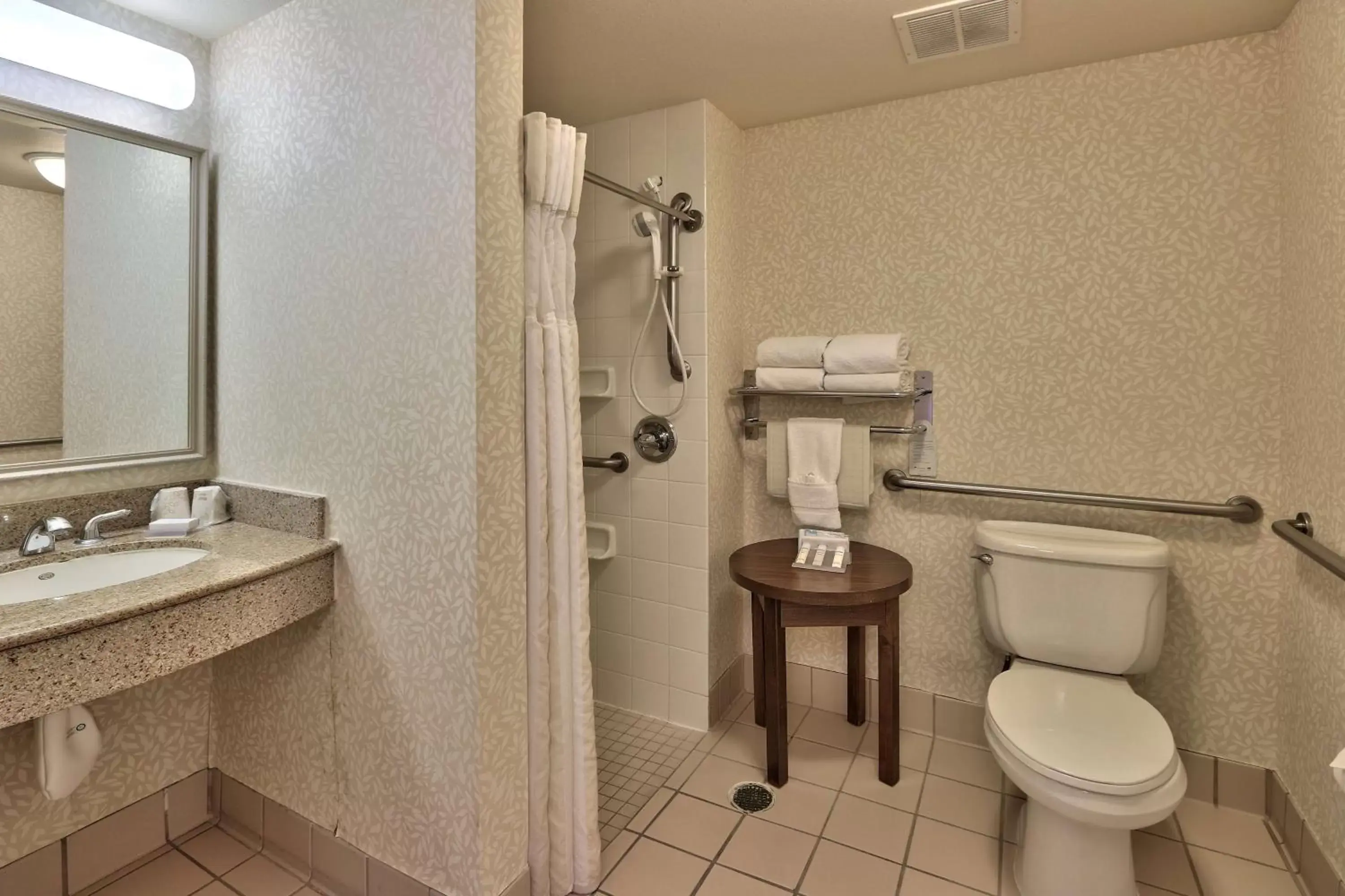 Bathroom in Hilton Garden Inn Albuquerque Airport