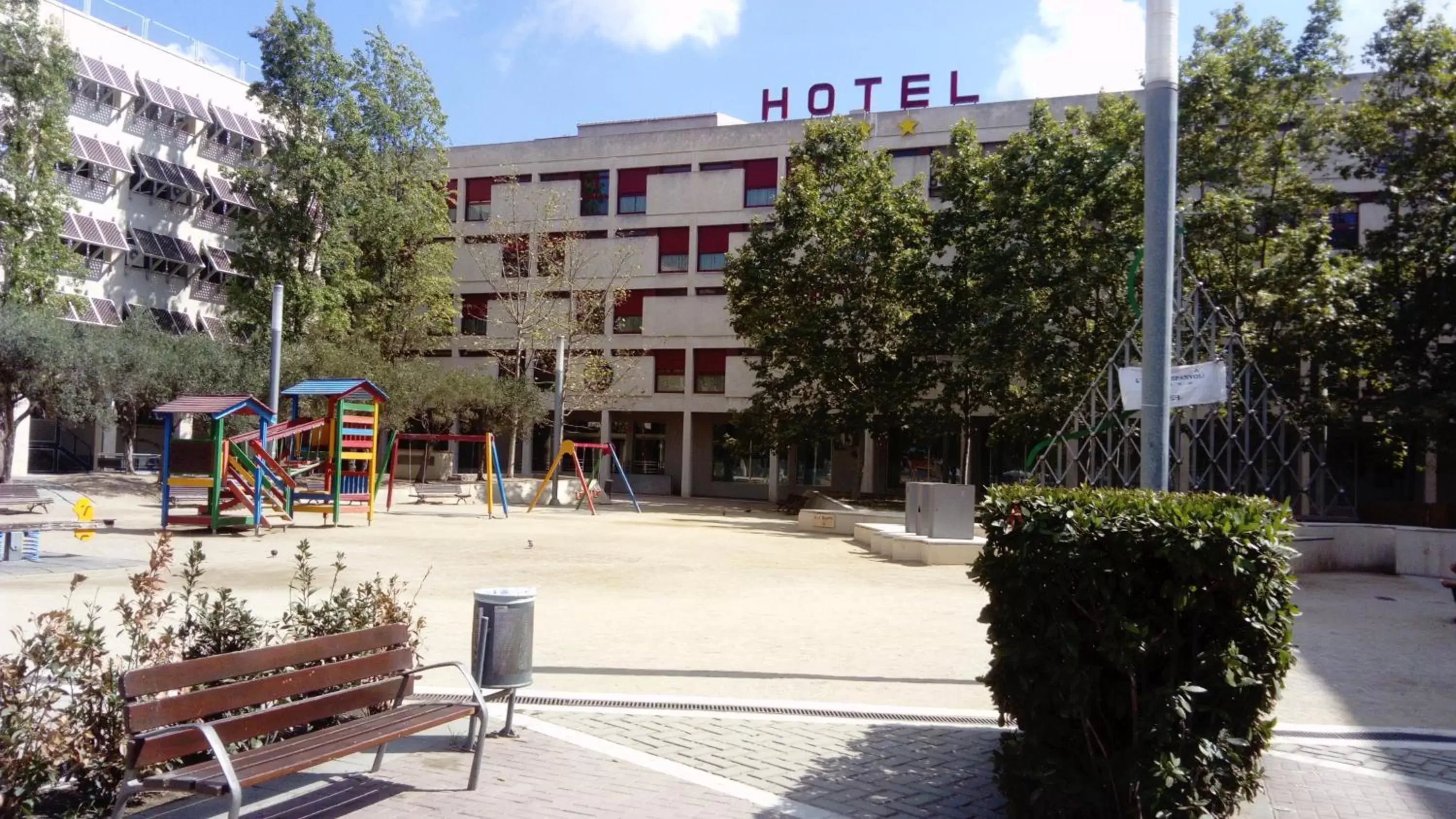 Facade/entrance in Hotel Pere III El Gran