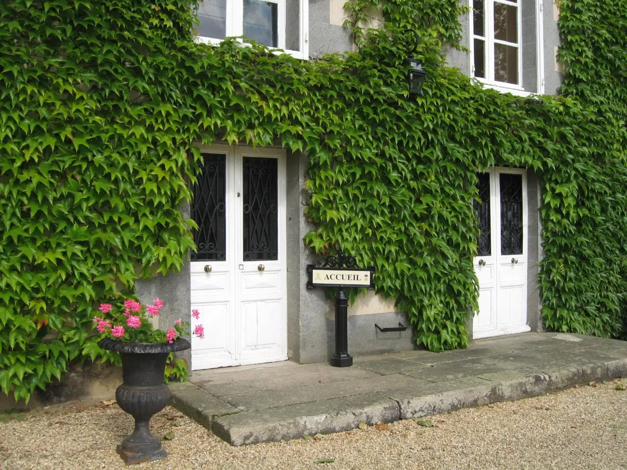 Facade/entrance, Property Building in Château du Golf de la Freslonnière