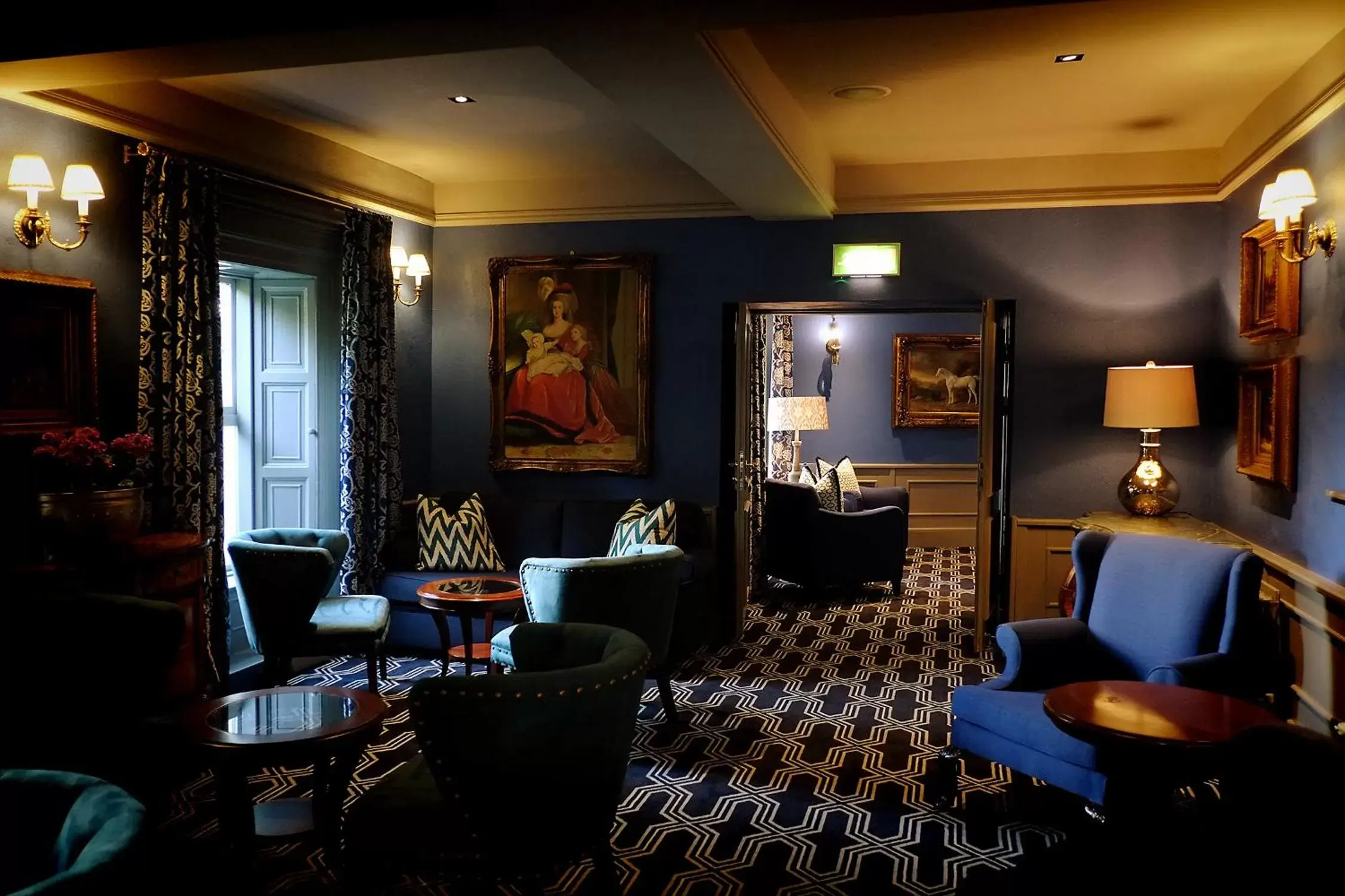 Lounge or bar in Racket Hall Country House Golf & Conference Hotel