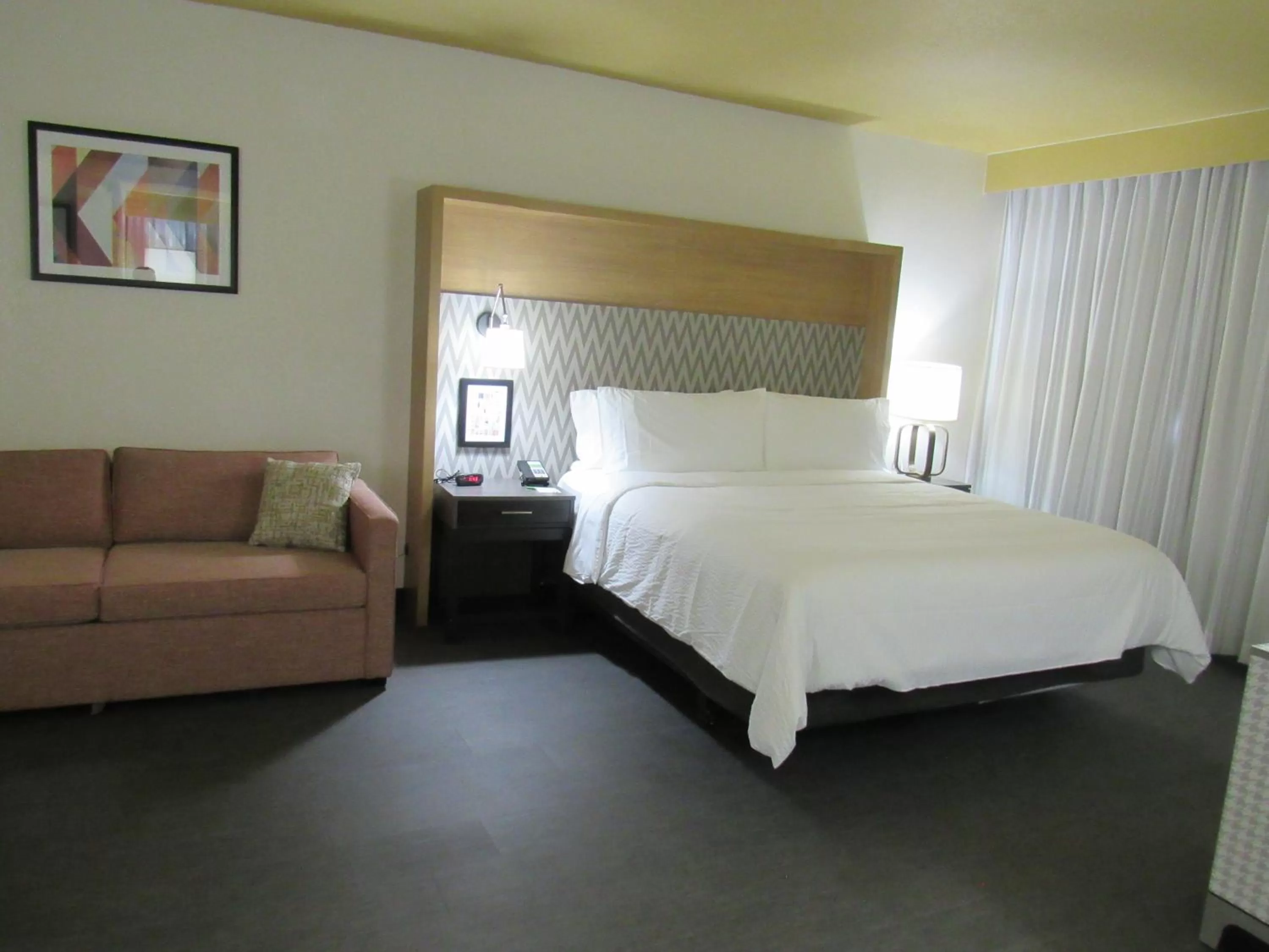 Bed in Holiday Inn Orlando International Dr-ICON by IHG