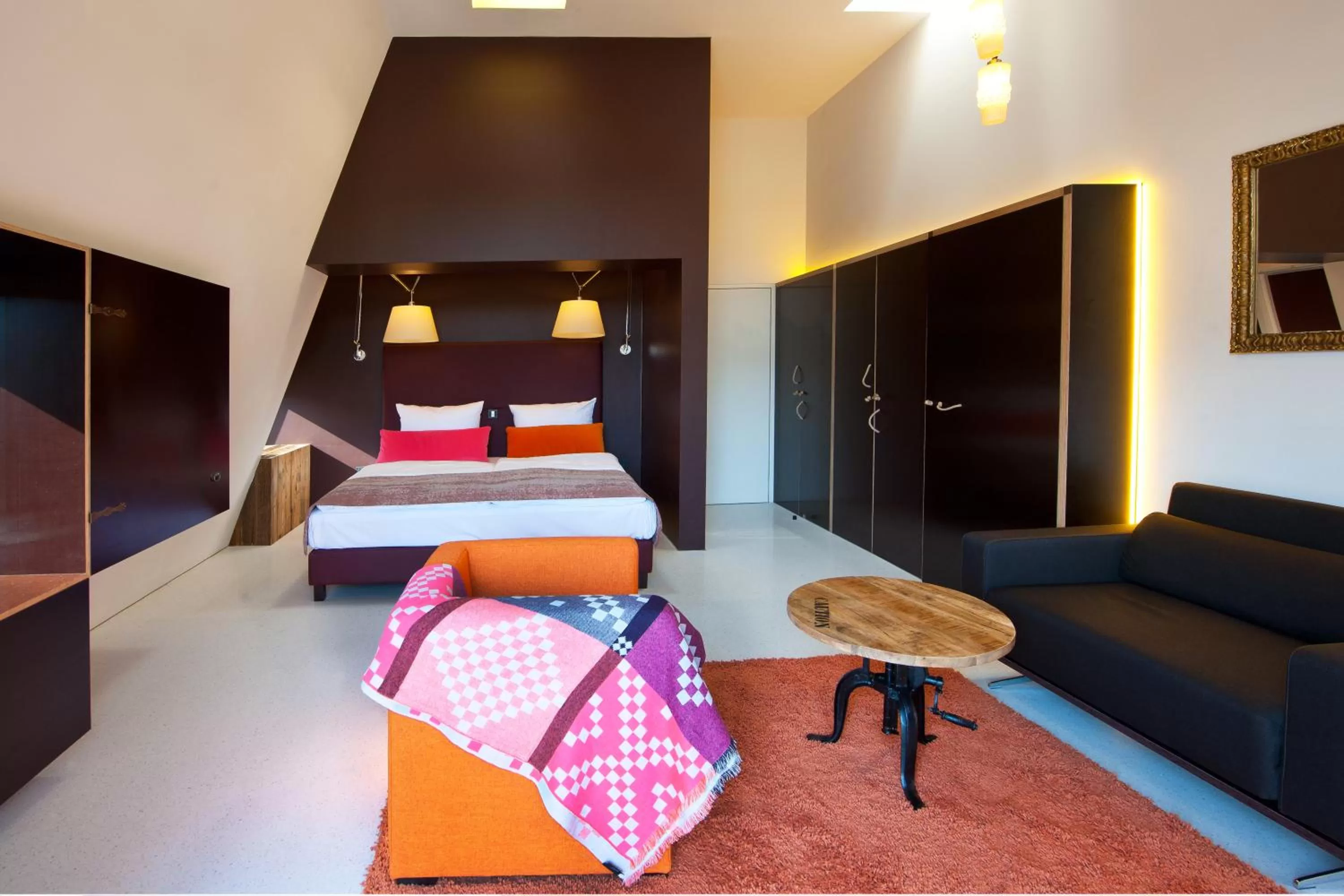 Seating area, Bed in Nala Individuellhotel