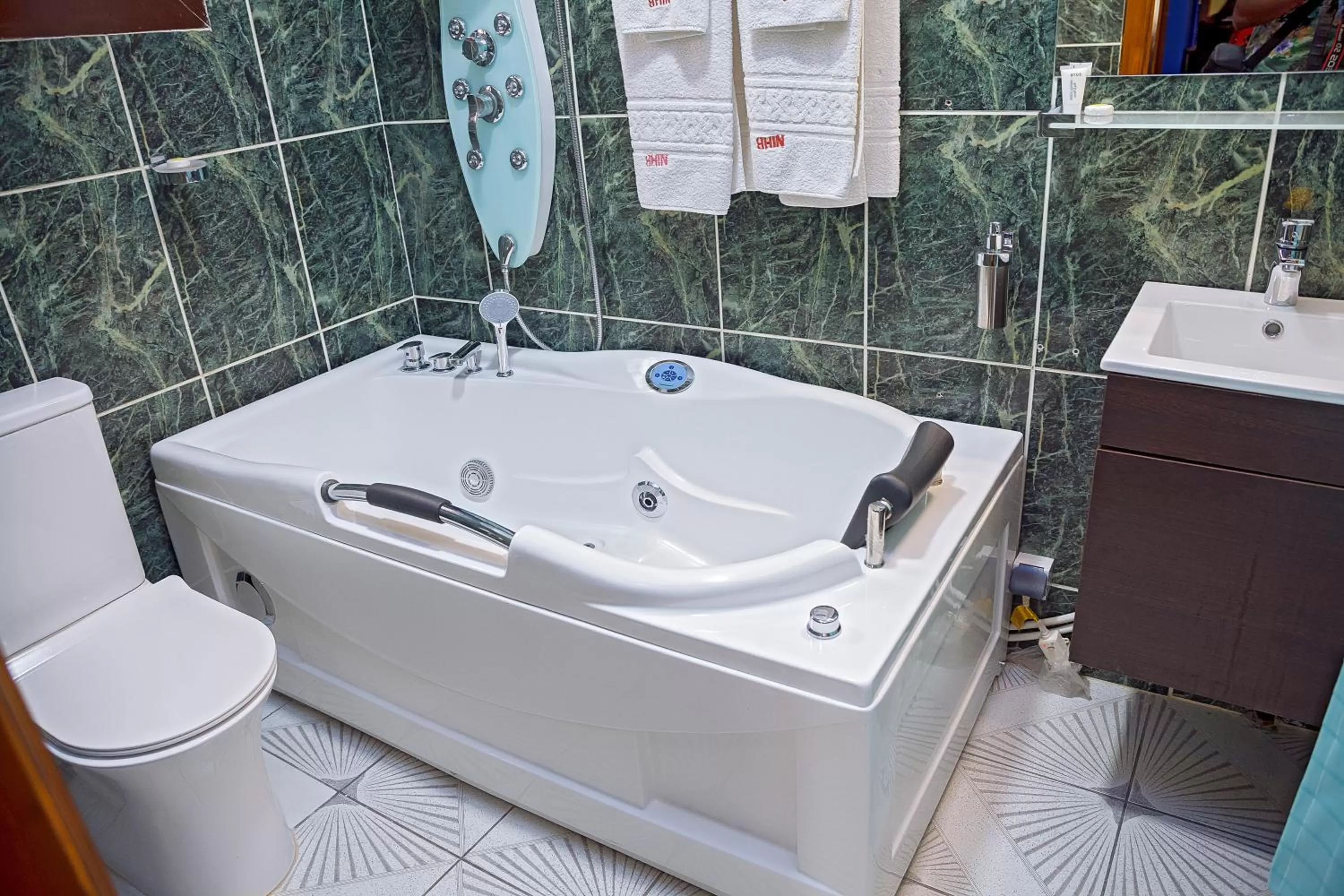 NOUBOU INTERNATIONAL HOTEL BONAPRISO