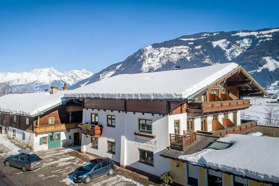 Property building, Winter in Hettlerhof