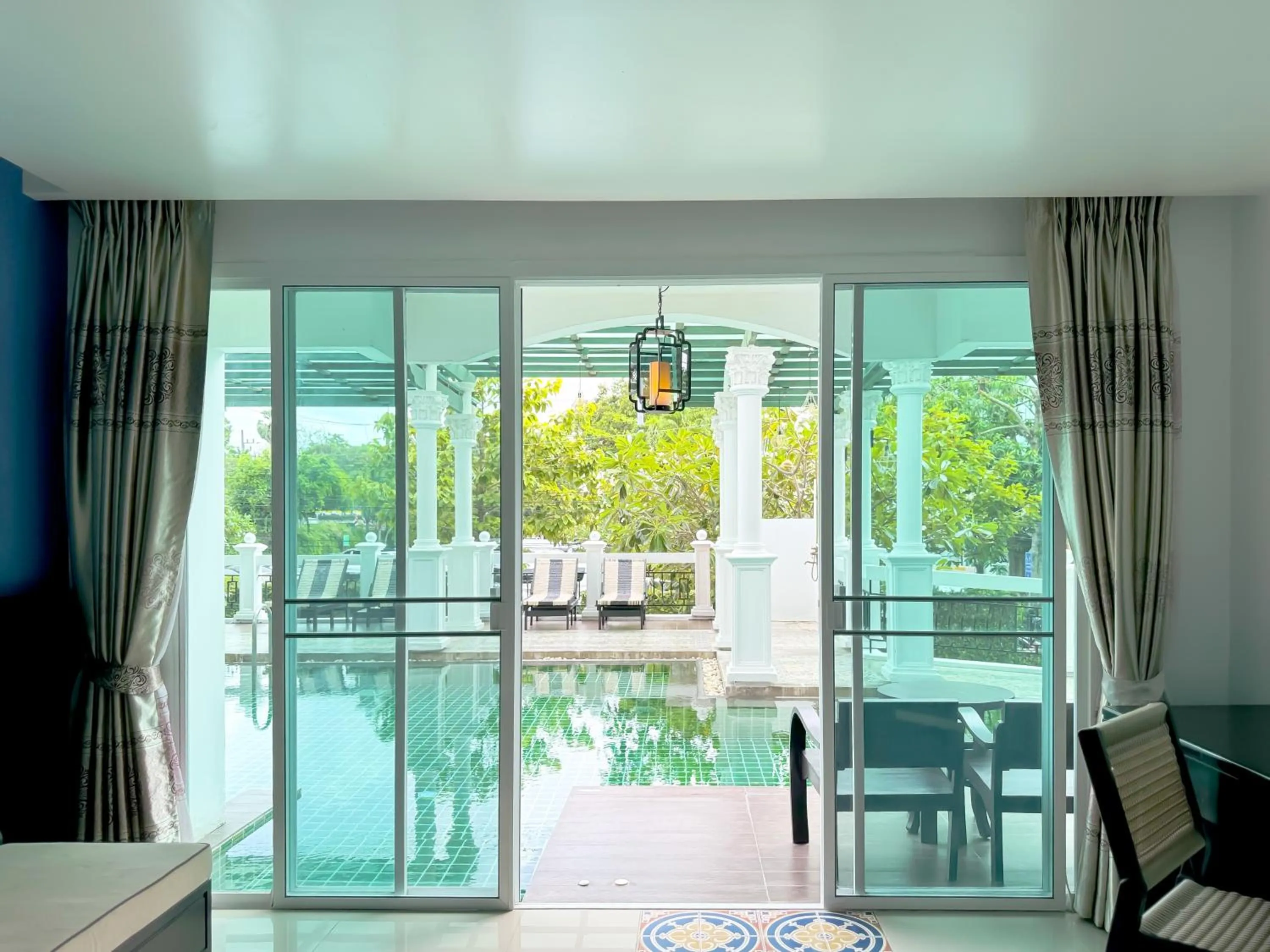 Seating area in Grand Supicha City Hotel