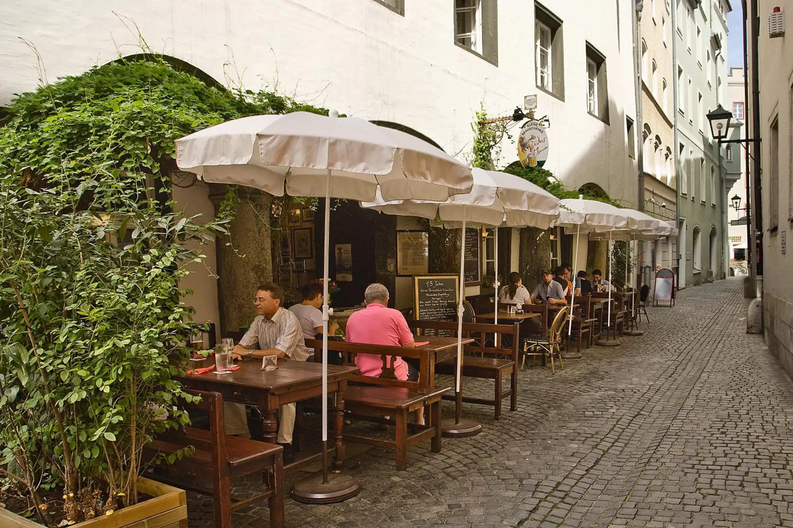 Property building, Restaurant/Places to Eat in Restaurant Dicker Mann Hotel zum Blauen Krebs