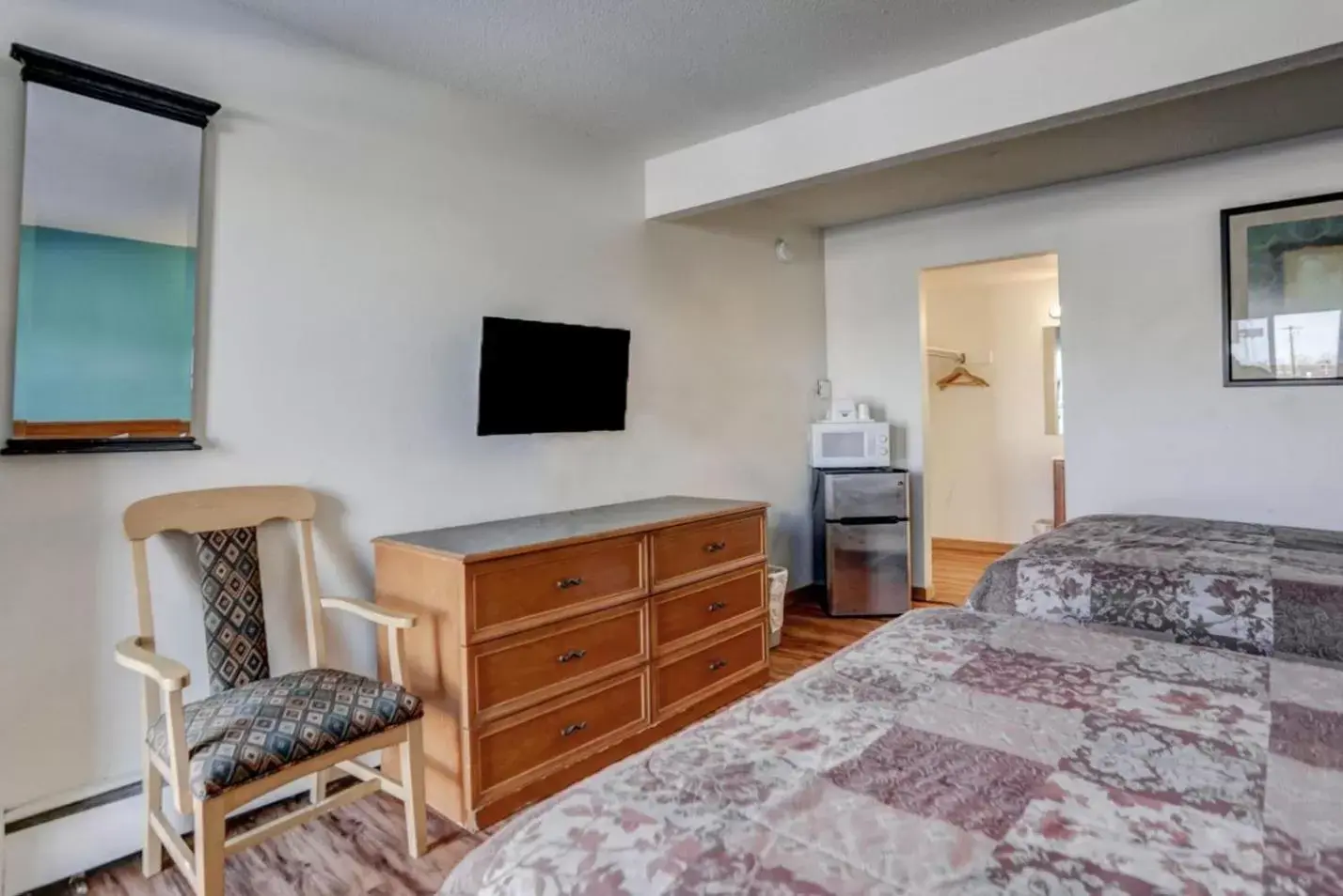 Photo of the whole room, TV/Entertainment Center in Americas Best Value Inn Greeley