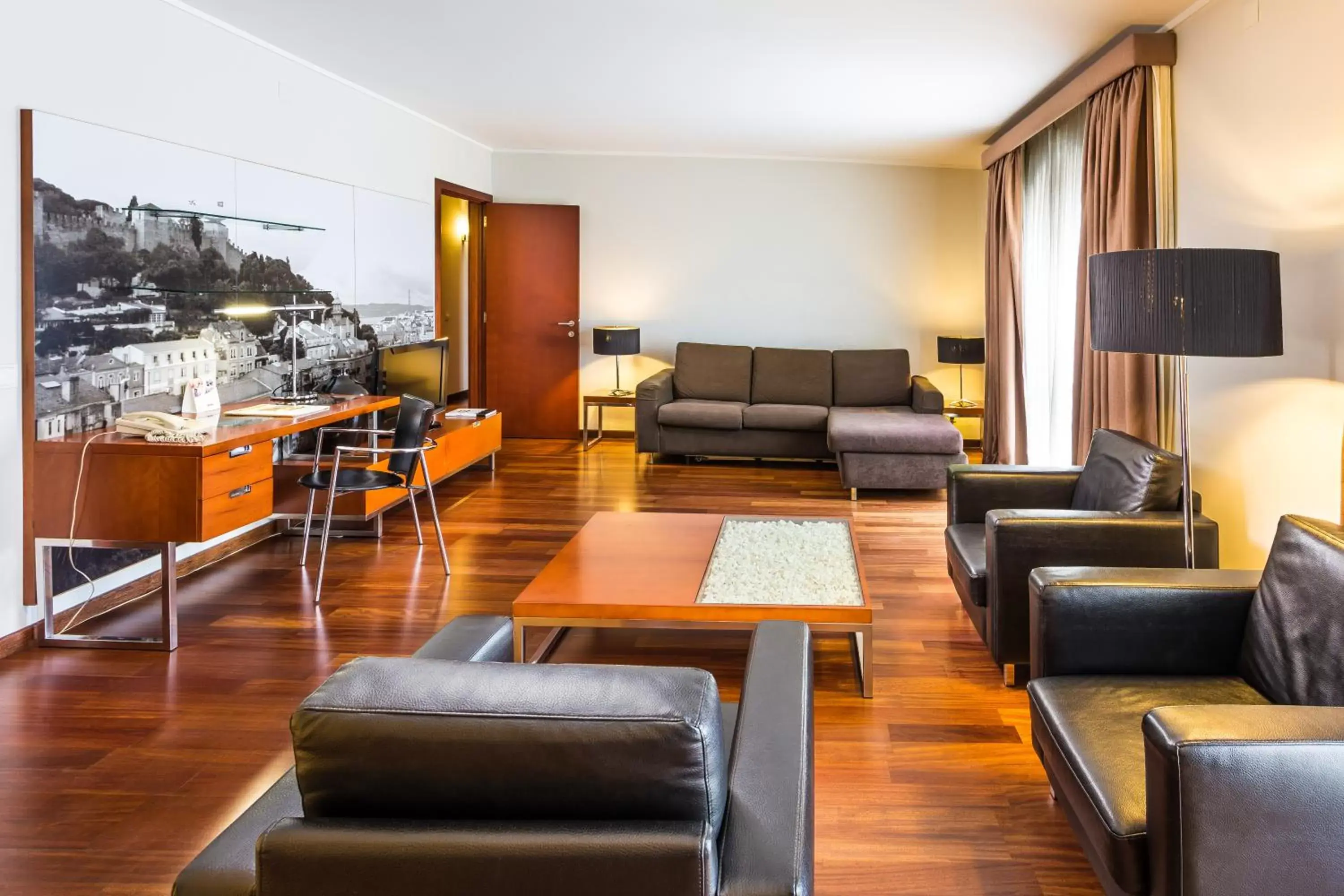 Lounge/Bar in Legendary Lisboa Suites
