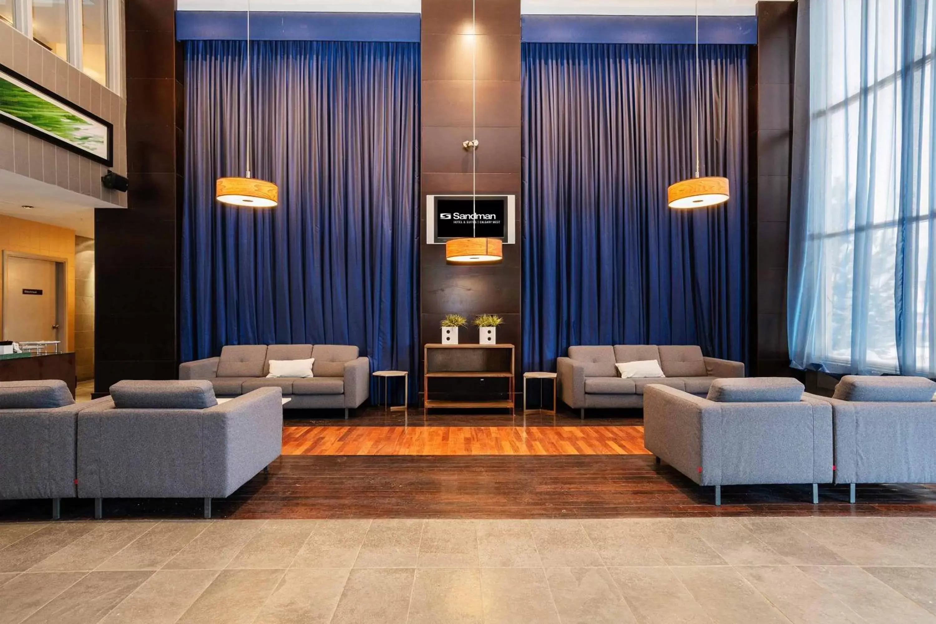 Lobby or reception, Seating Area in Sandman Hotel & Suites Calgary West