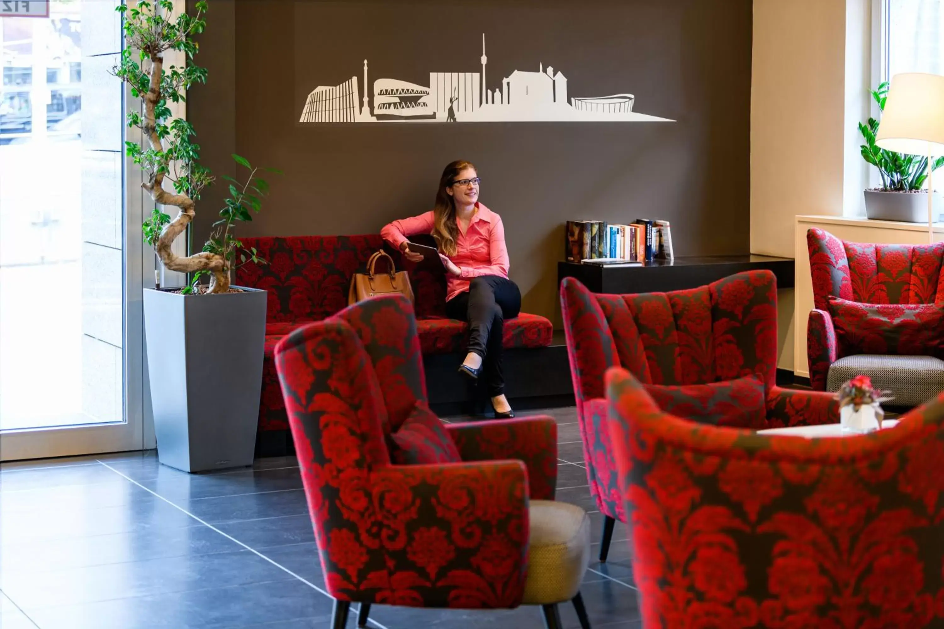 Lobby or reception in Mercure Hotel Stuttgart City Center