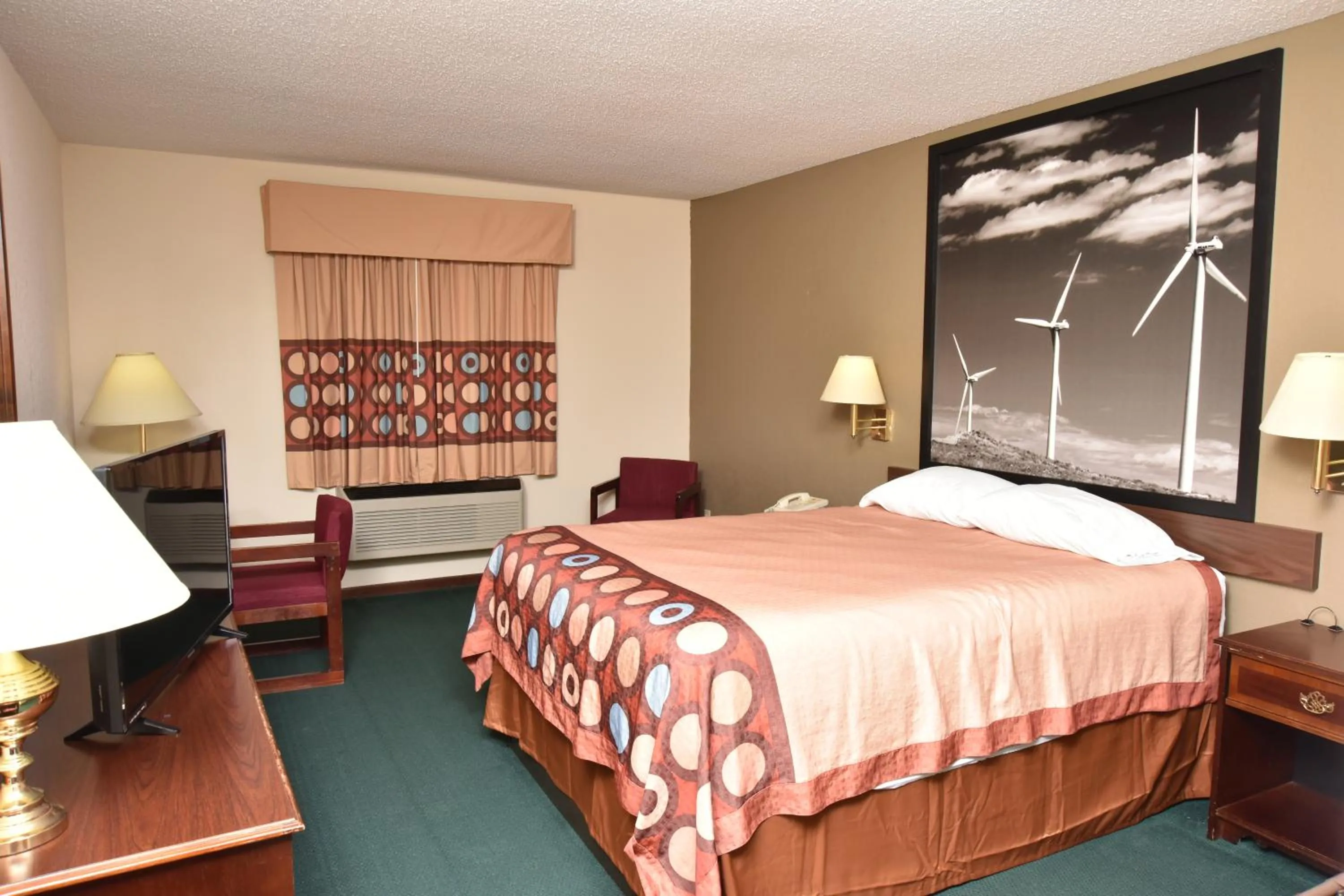 Bed in Super 8 by Wyndham Springfield-Battlefield