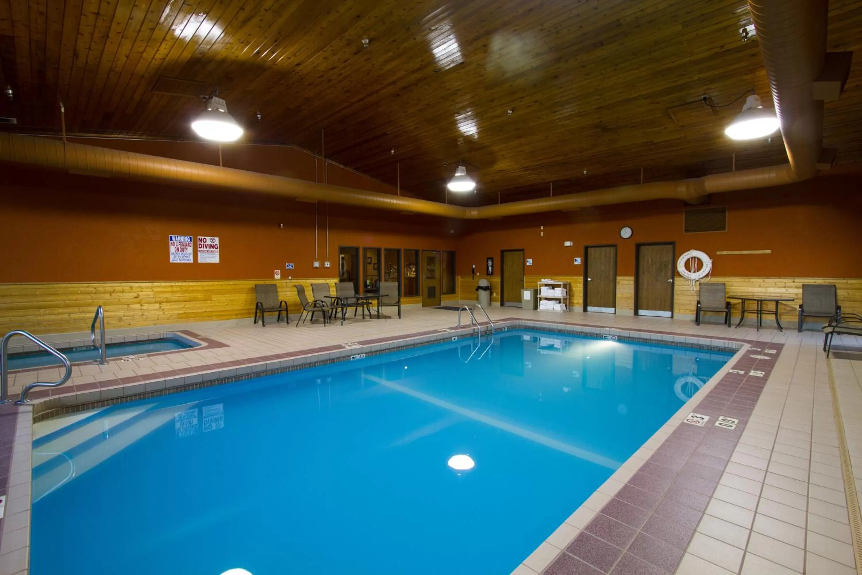 Swimming pool in Miles City Hotel & Suites