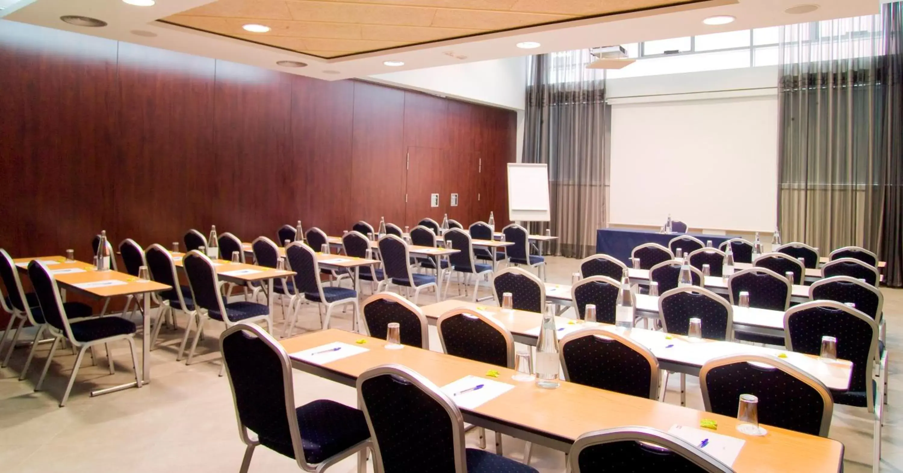 Business facilities in Hotel Gran Ultonia