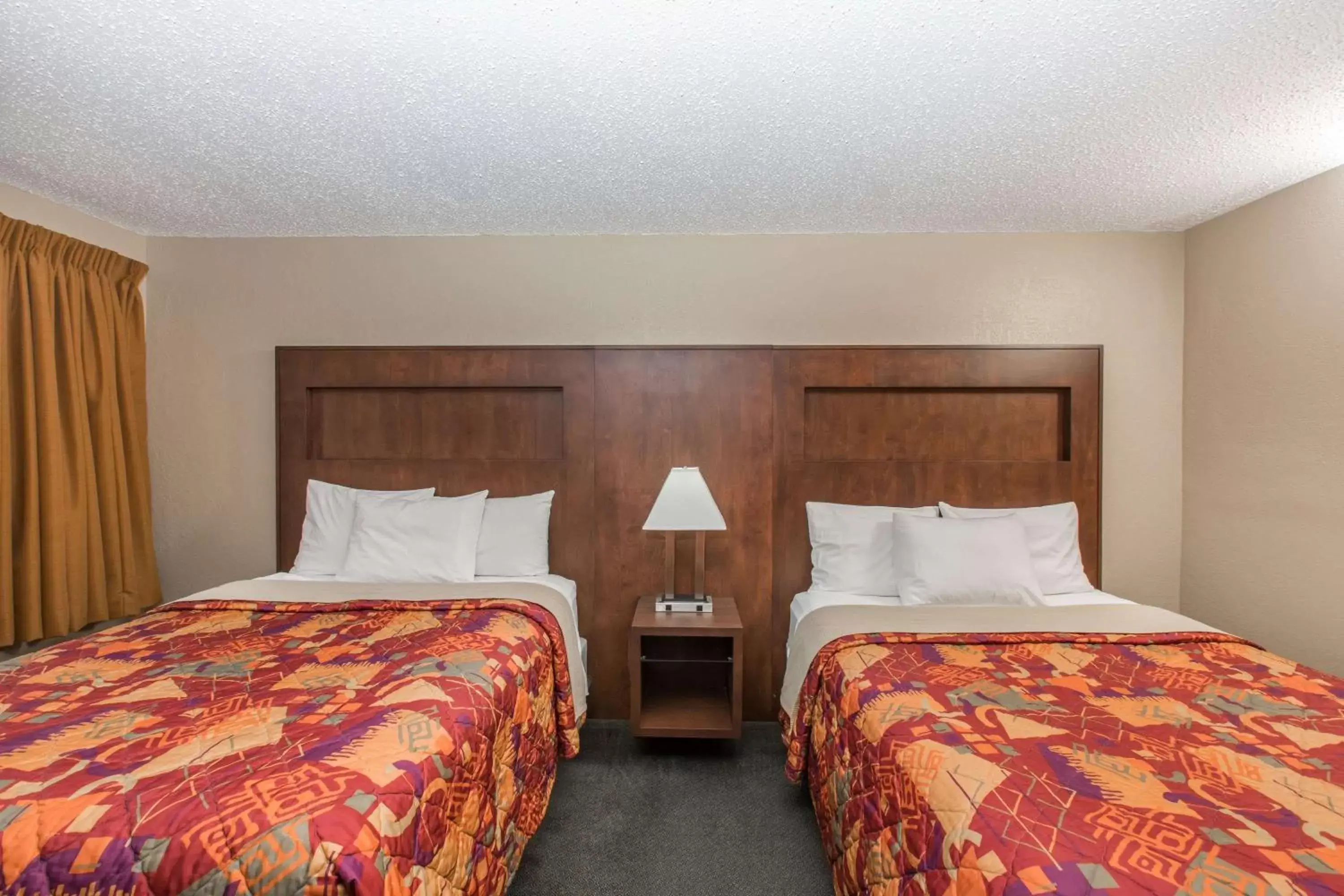 Photo of the whole room, Bed in Days Inn by Wyndham Pierre