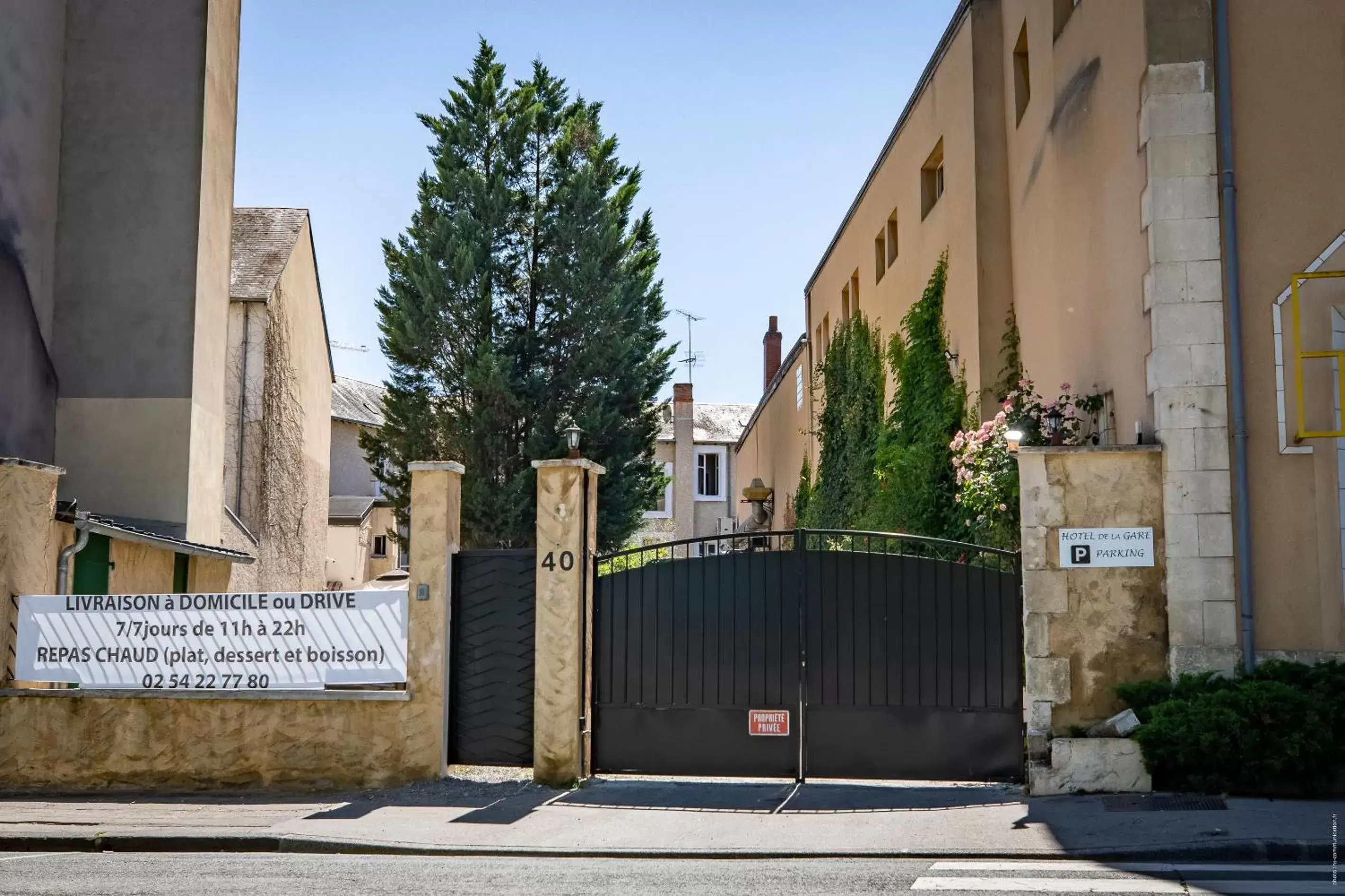 Property Building in Hotel de la Gare