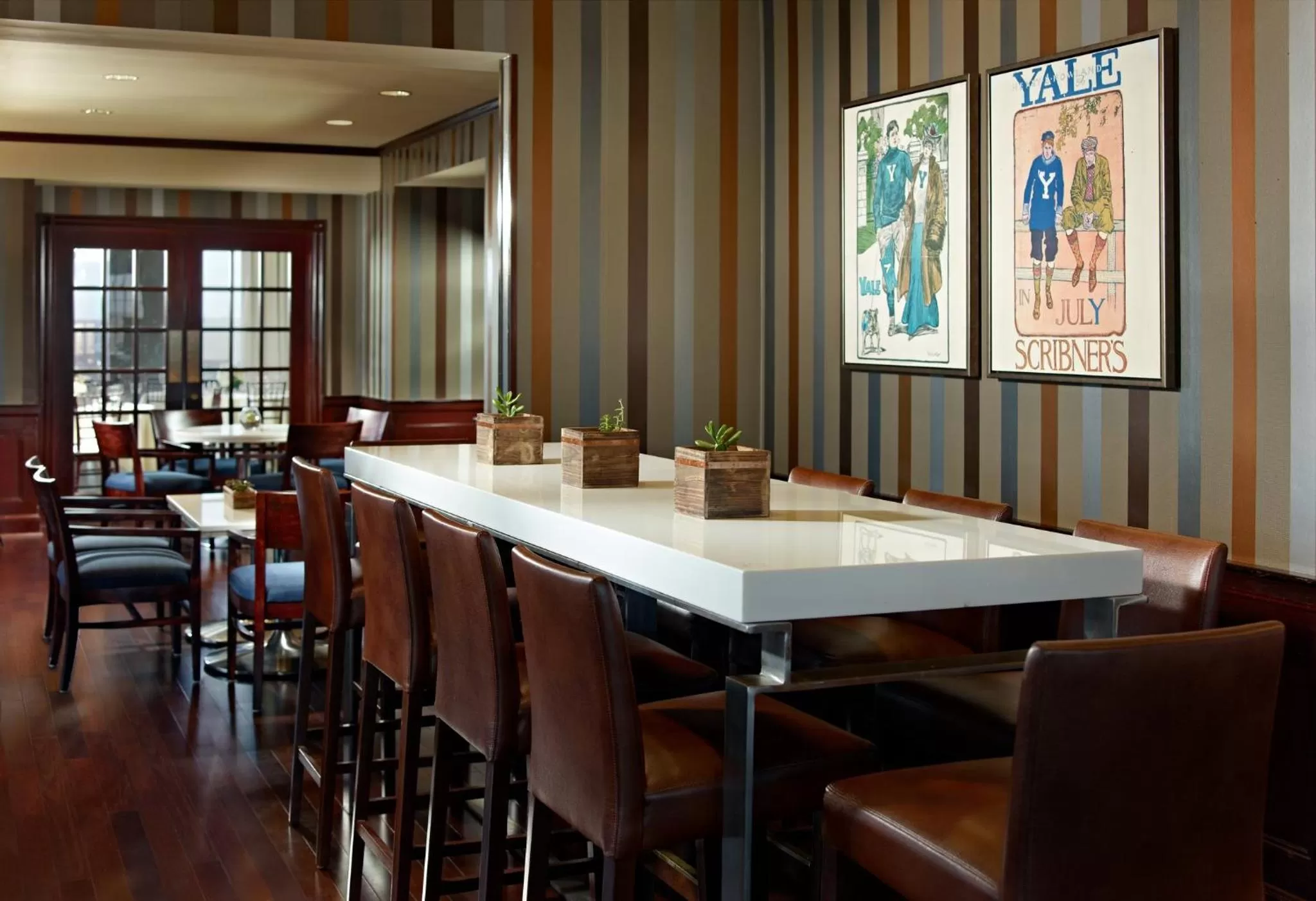 Restaurant/places to eat in Omni New Haven Hotel at Yale
