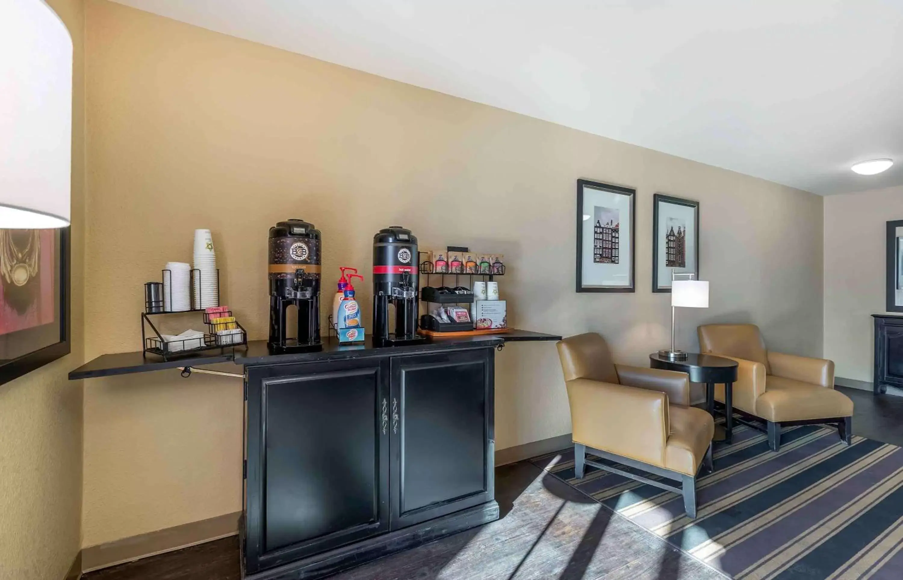 Breakfast in Extended Stay America Suites - Des Moines - West Des Moines