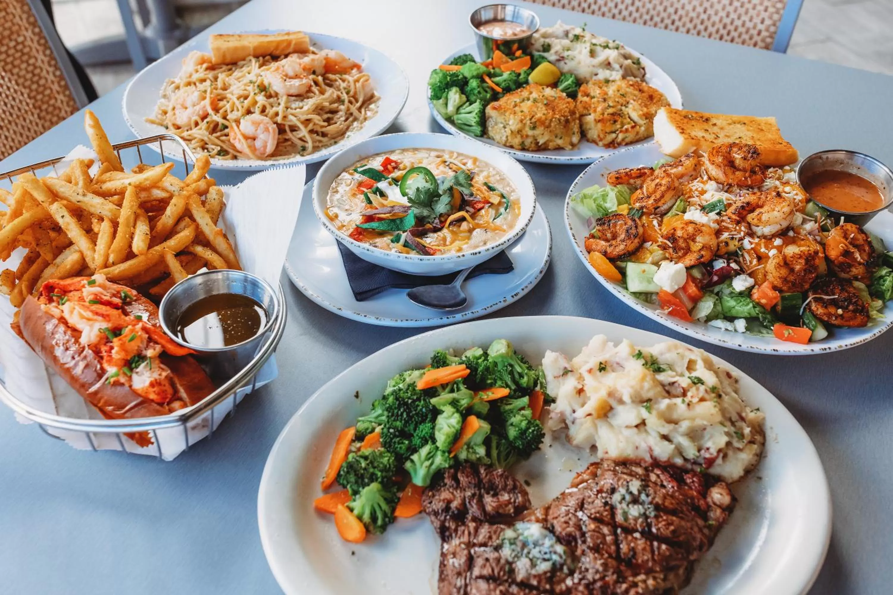 Restaurant/places to eat in Dolphin Sands Clearwater Beach, an Ascend Collection Hotel