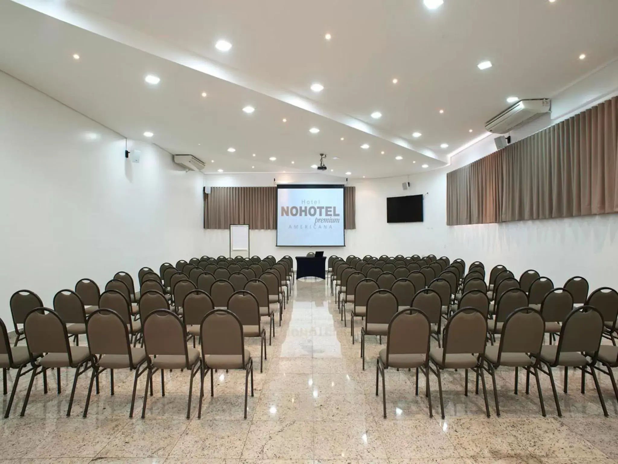 Meeting/conference room in Nohotel Premium Americana