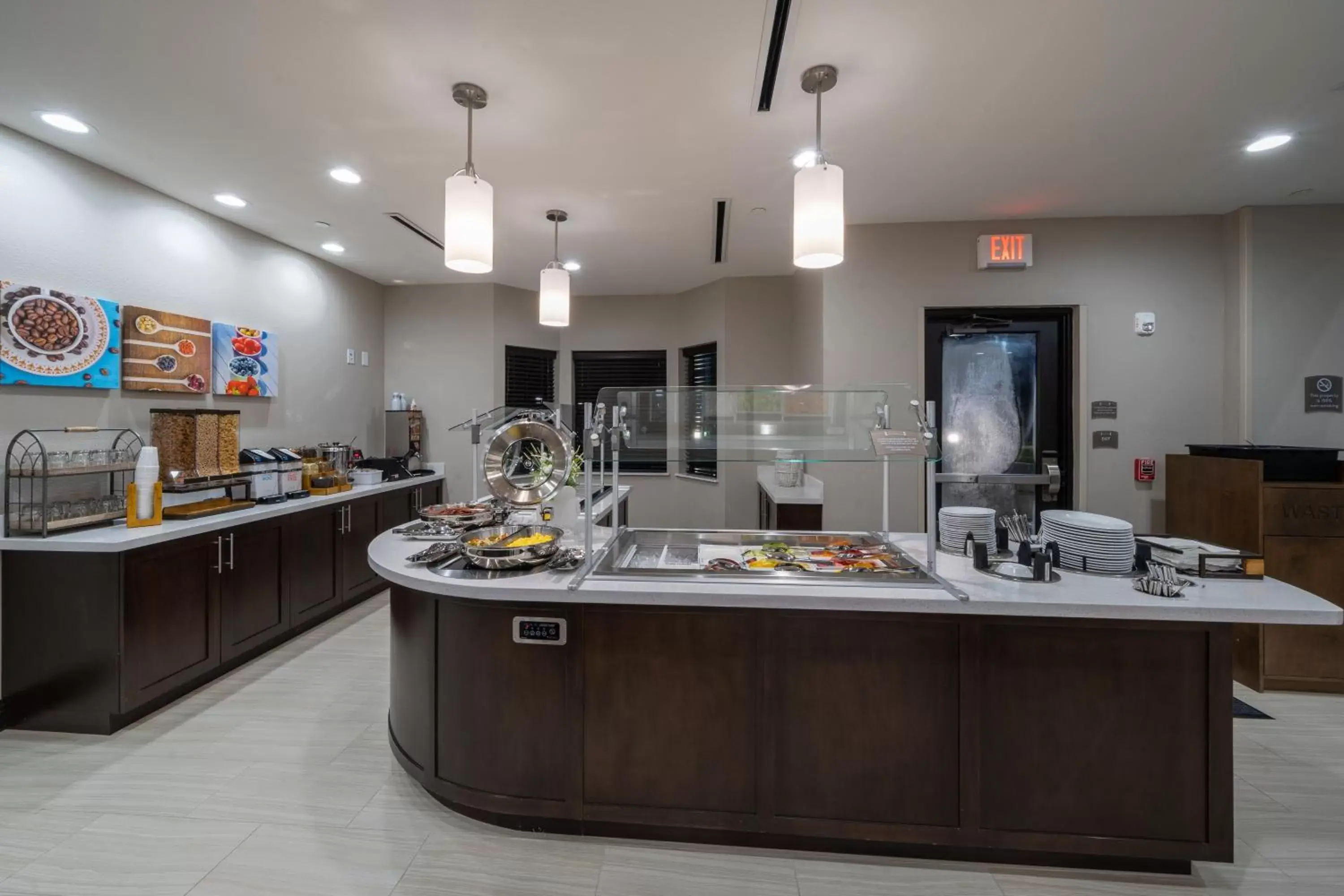 Breakfast, Restaurant/Places to Eat in Staybridge Suites Houston East - Baytown, an IHG Hotel