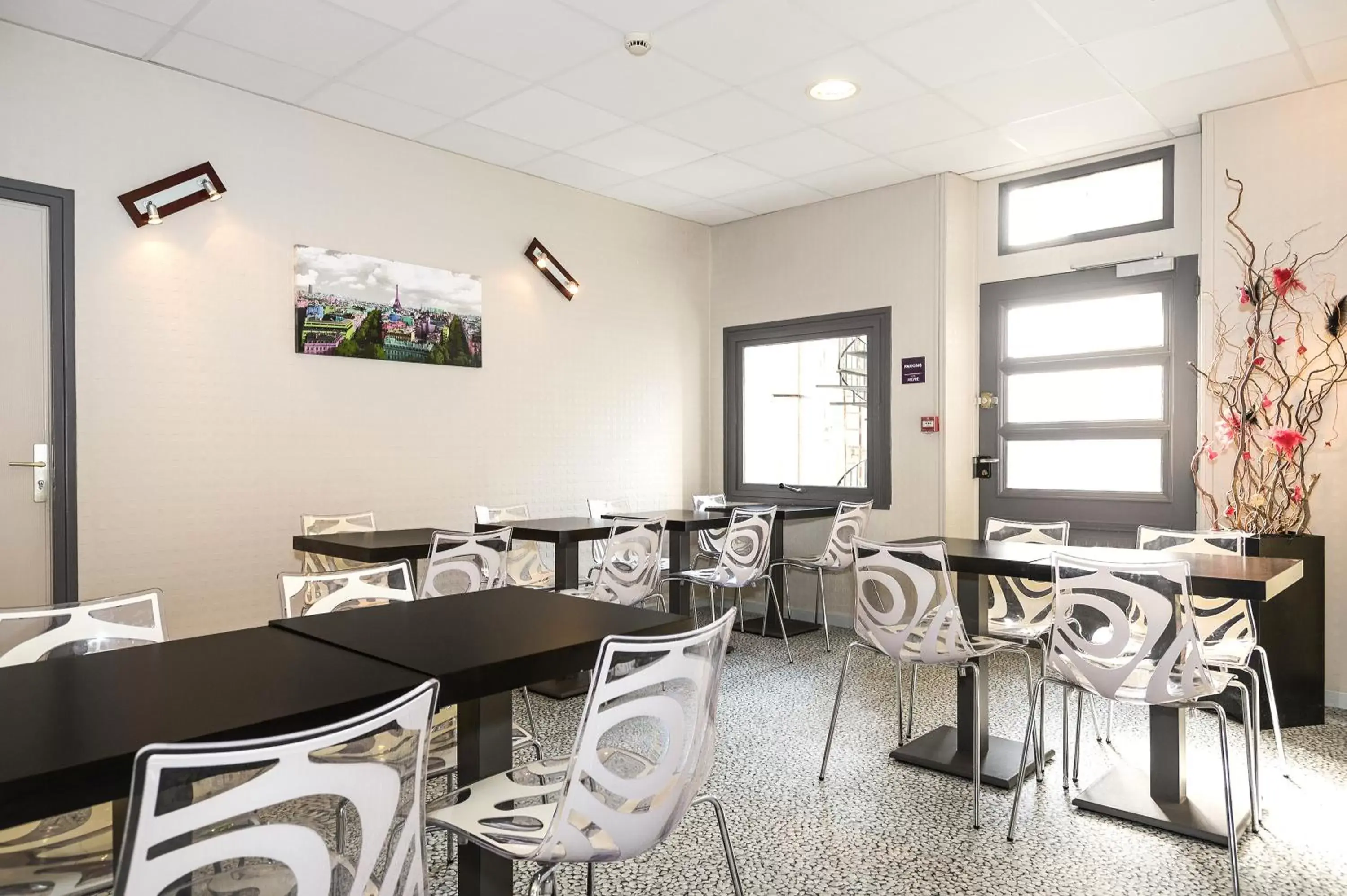 Restaurant/Places to Eat in The Originals Access, Hôtel Bourges Gare