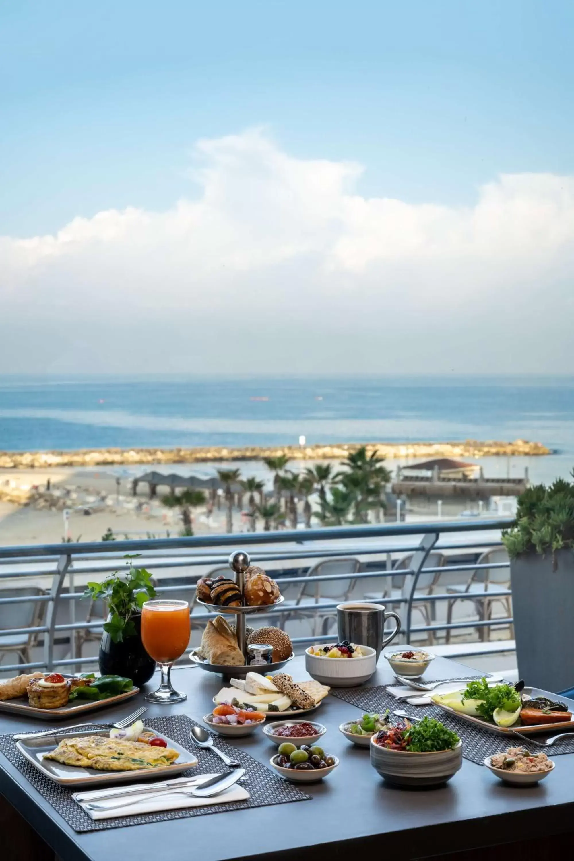 Breakfast in The Vista At Hilton Tel Aviv