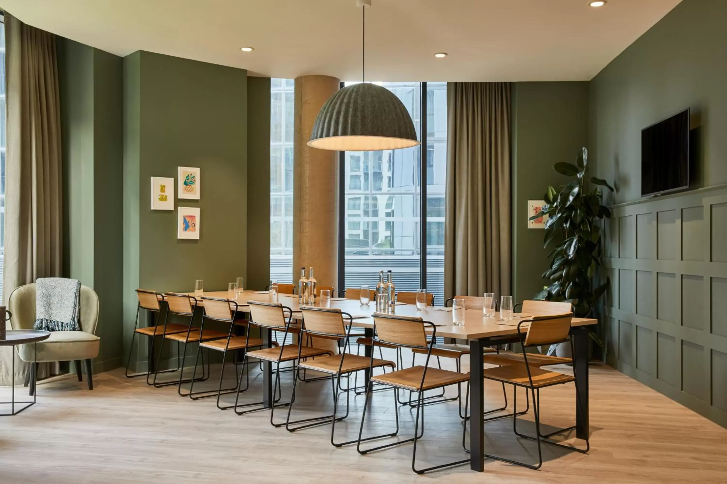 Business facilities, Restaurant/Places to Eat in The Collective Canary Wharf
