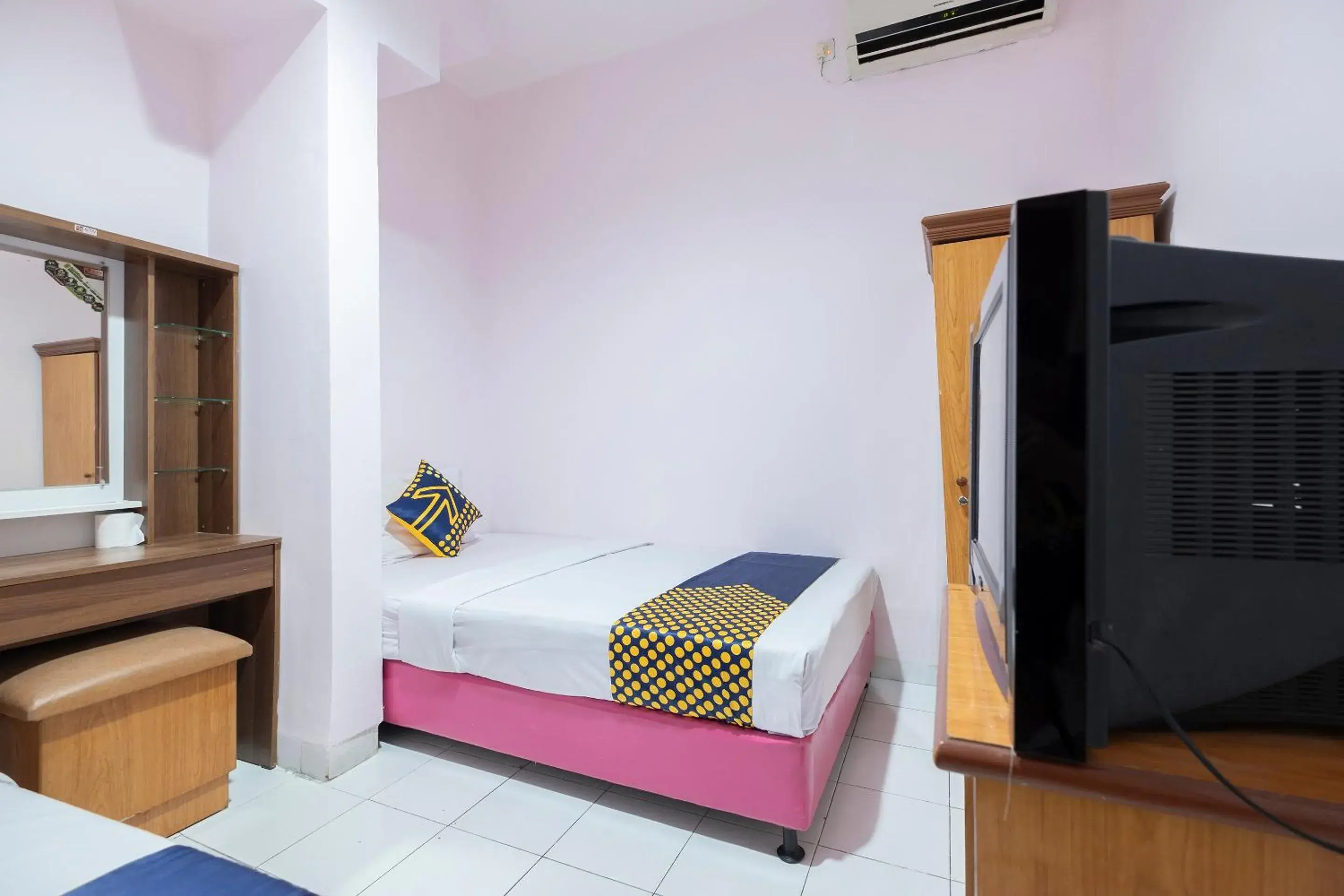 Bedroom, Bed in SPOT ON 2214 Wisma Jampea