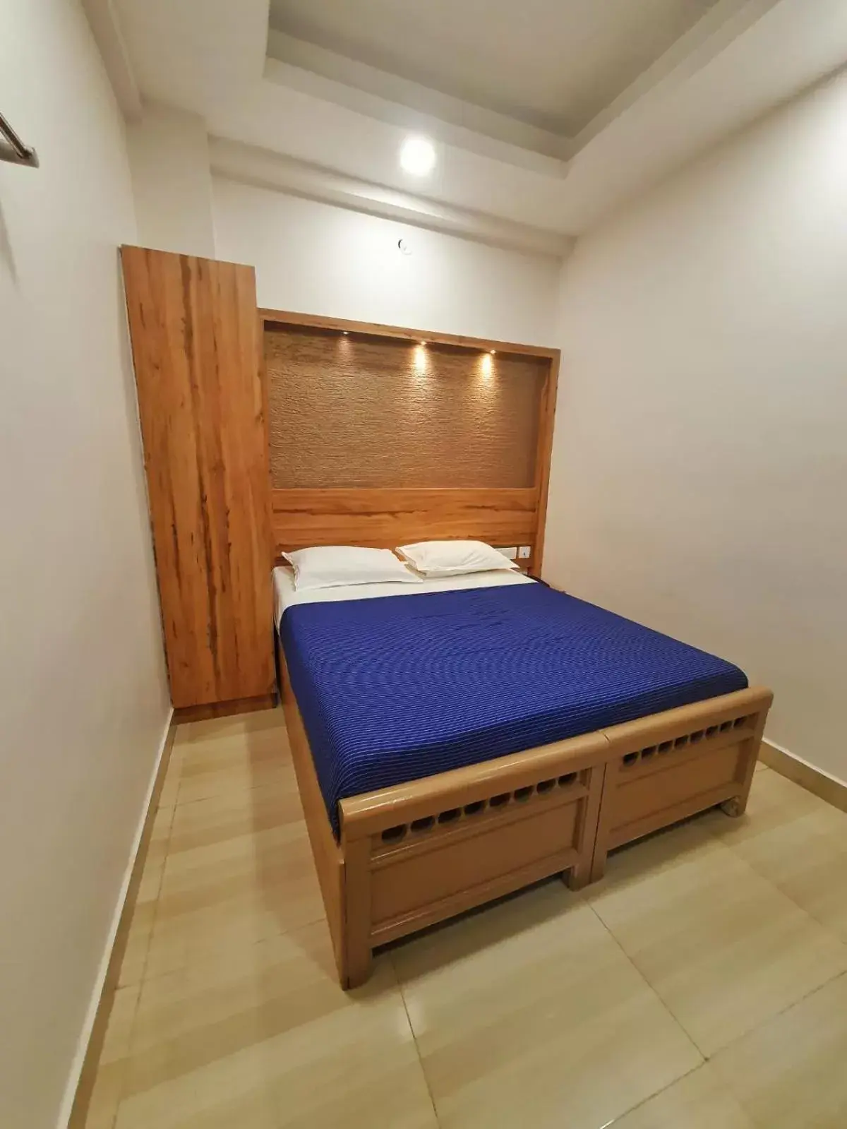 Deluxe Double Room in Stay Court - Business Class Hotel - Near Central Railway Station Deluxe Double Room in Stay Court - Business Class Hotel - Near Central Railway Station