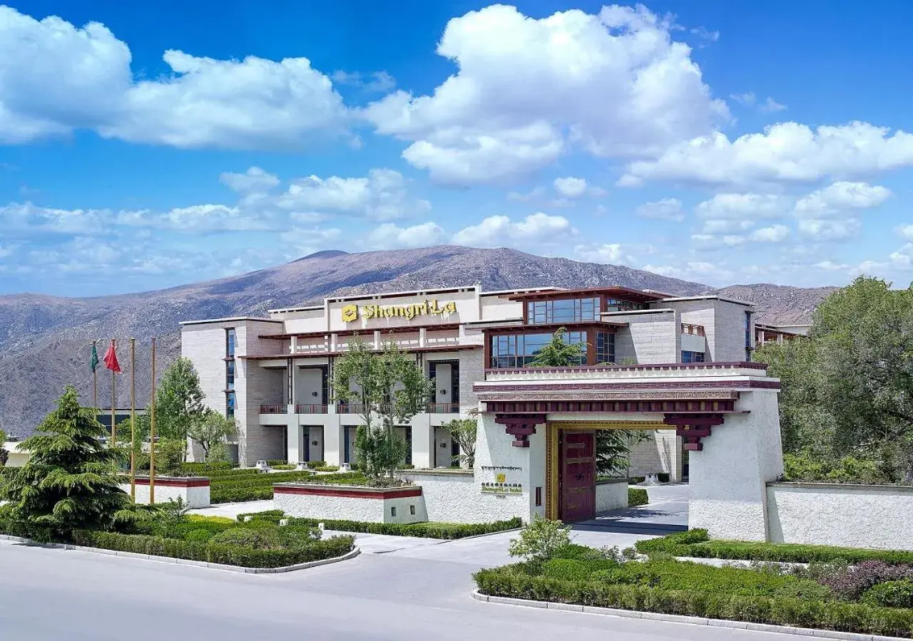 Facade/entrance, Property Building in Shangri-La Lhasa