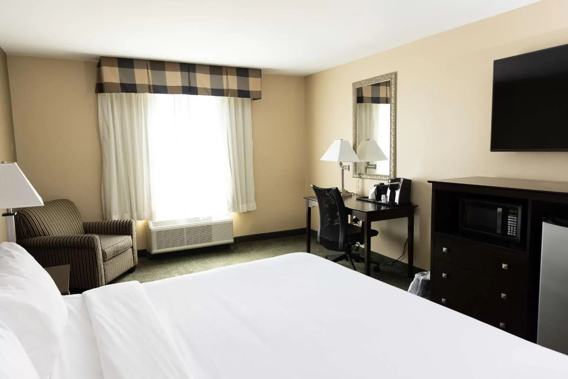 Photo of the whole room, Bed in Country Inn & Suites by Radisson, Elizabethtown, KY