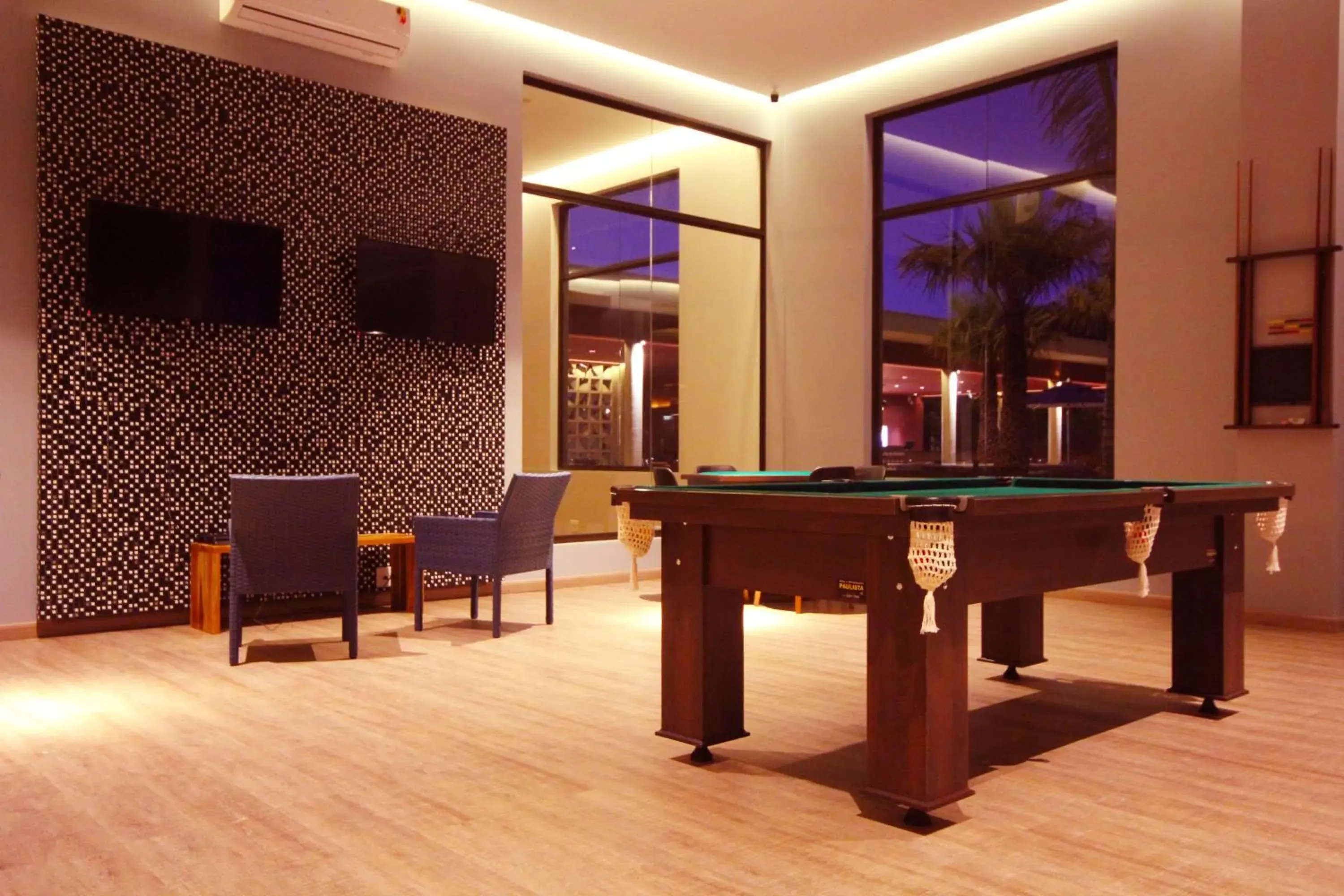 Billiard, Billiards in Hot Beach Resort