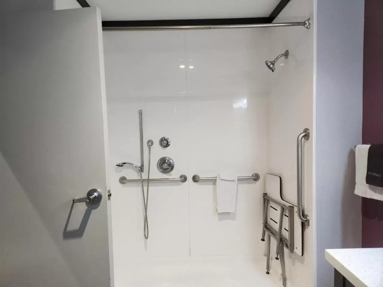 Shower, Bathroom in La Quinta by Wyndham Dallas Grand Prairie North