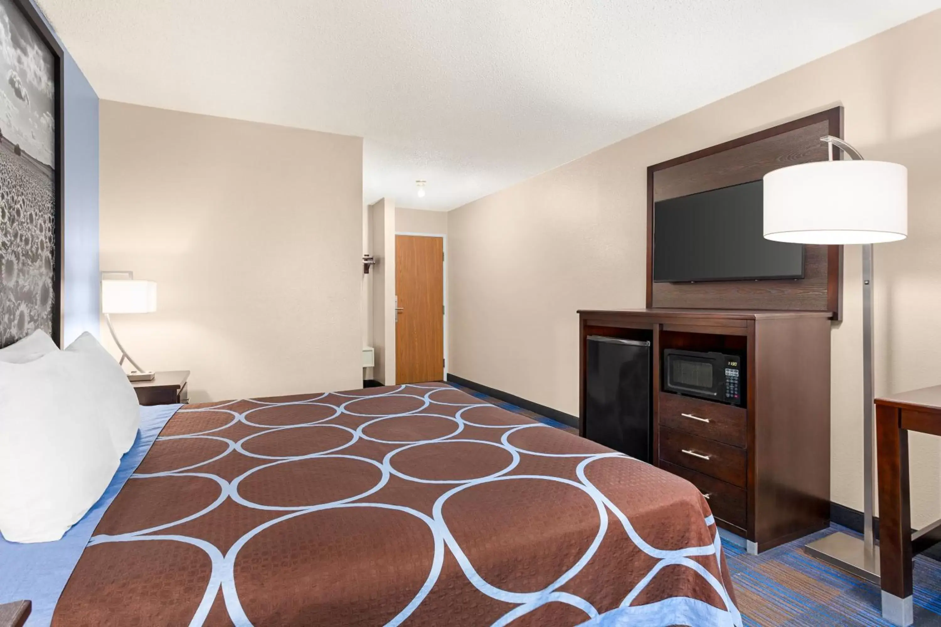 TV and multimedia, Bed in Super 8 by Wyndham Lenexa Overland Park Area/Mall Area