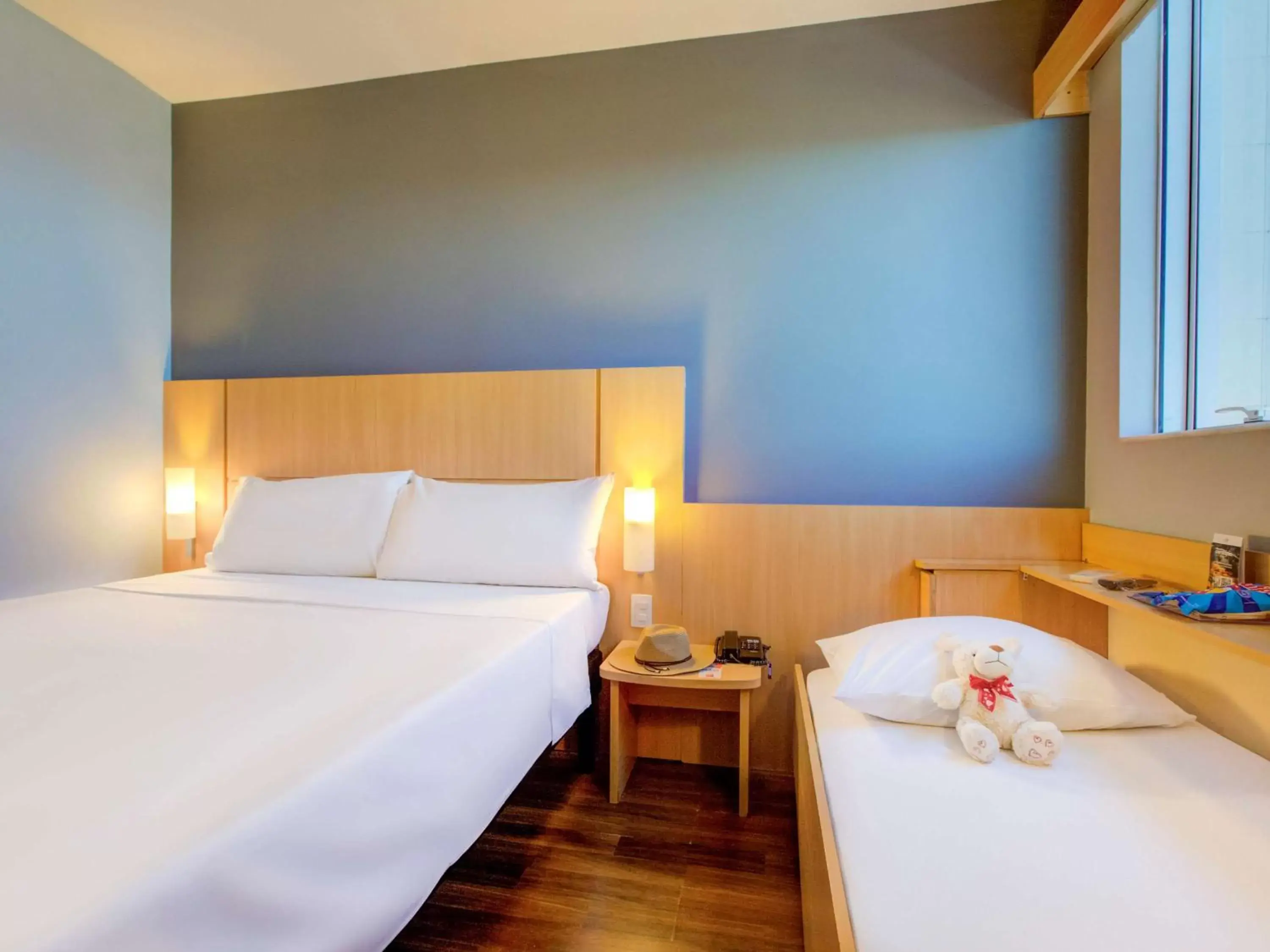 Bedroom, Bed in ibis Vitoria Praia de Camburi