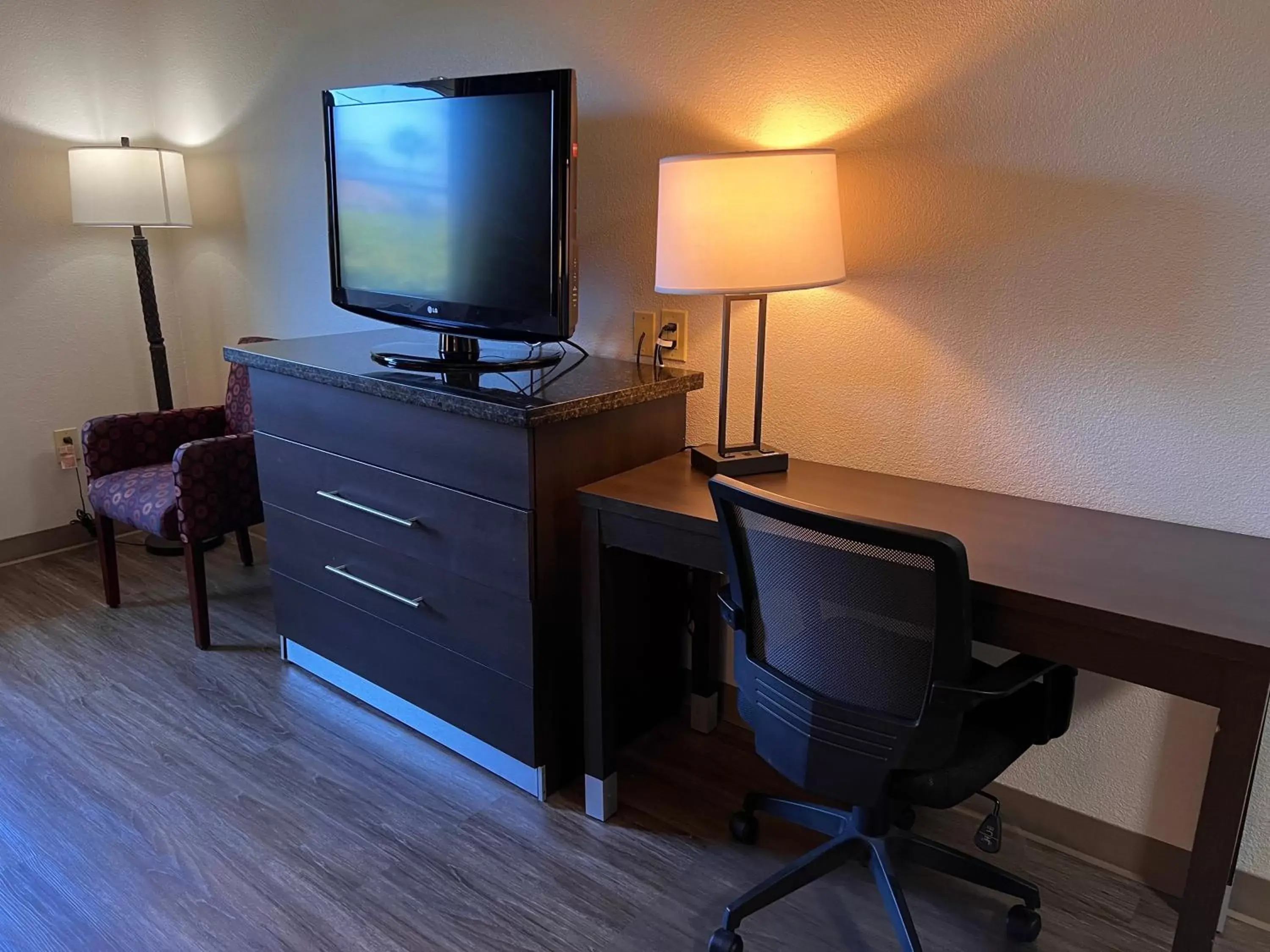 TV and multimedia, TV/Entertainment Center in Brisa Pacifica Hotel Encinitas