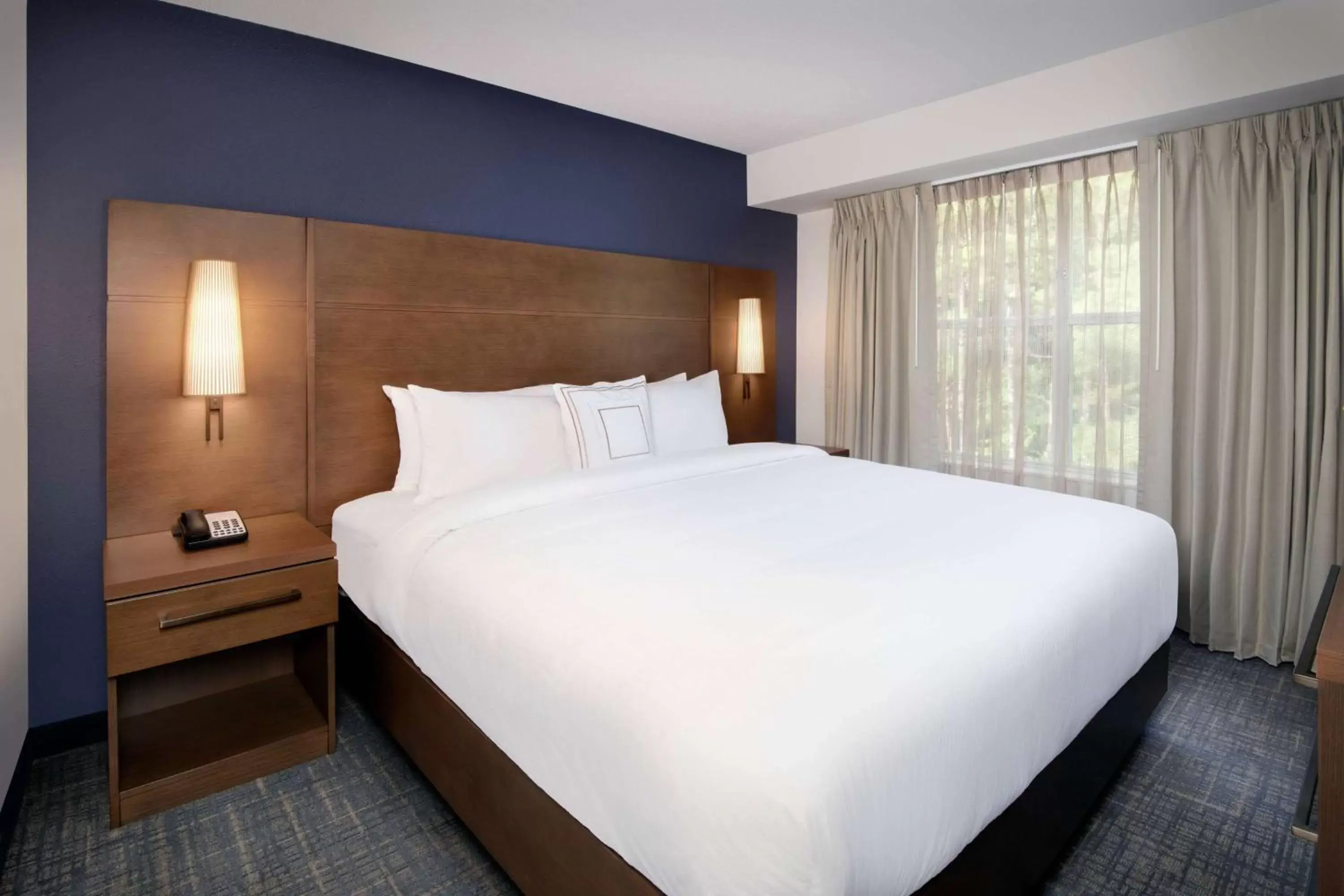 Bed in Sonesta ES Suites Atlanta Alpharetta North Point Mall
