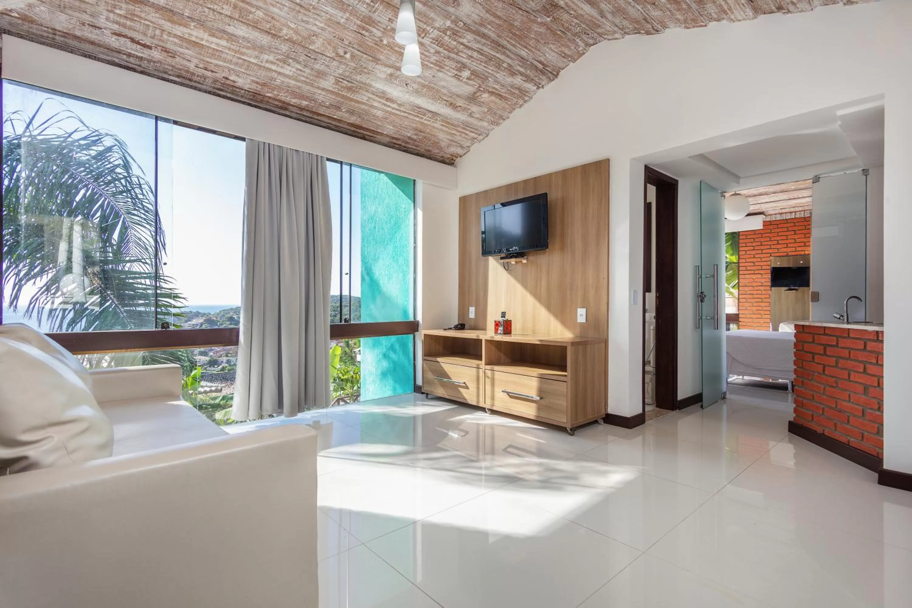 TV and multimedia in Costa do Sol Boutique Hotel