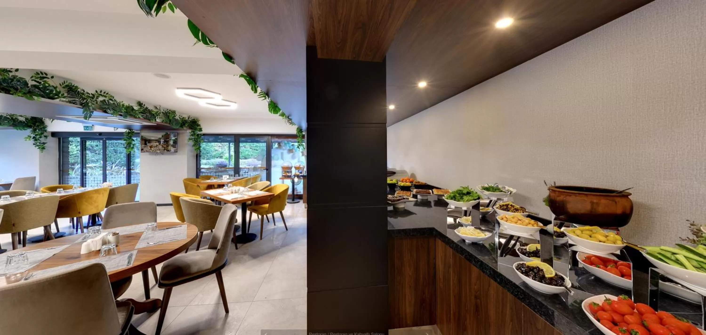 Buffet breakfast in Leo Suites