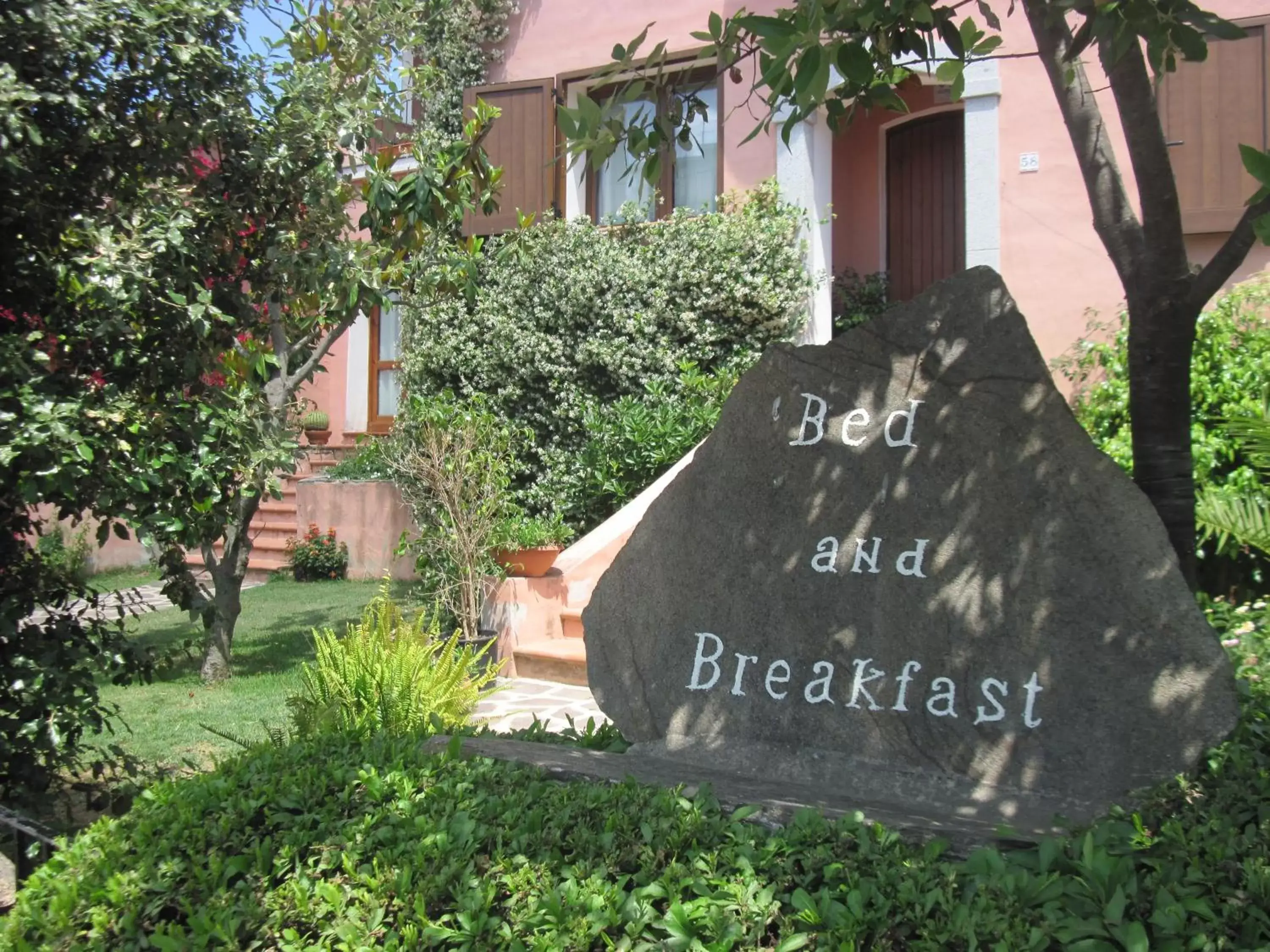 Facade/entrance, Property Building in Bed & Breakfast Dessole
