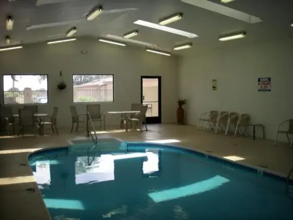 Swimming Pool in Wetherill Inn