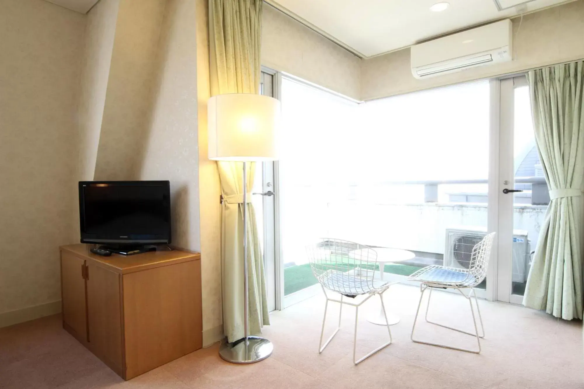 TV/Entertainment Center in Hotel Hiroshima Sunplaza