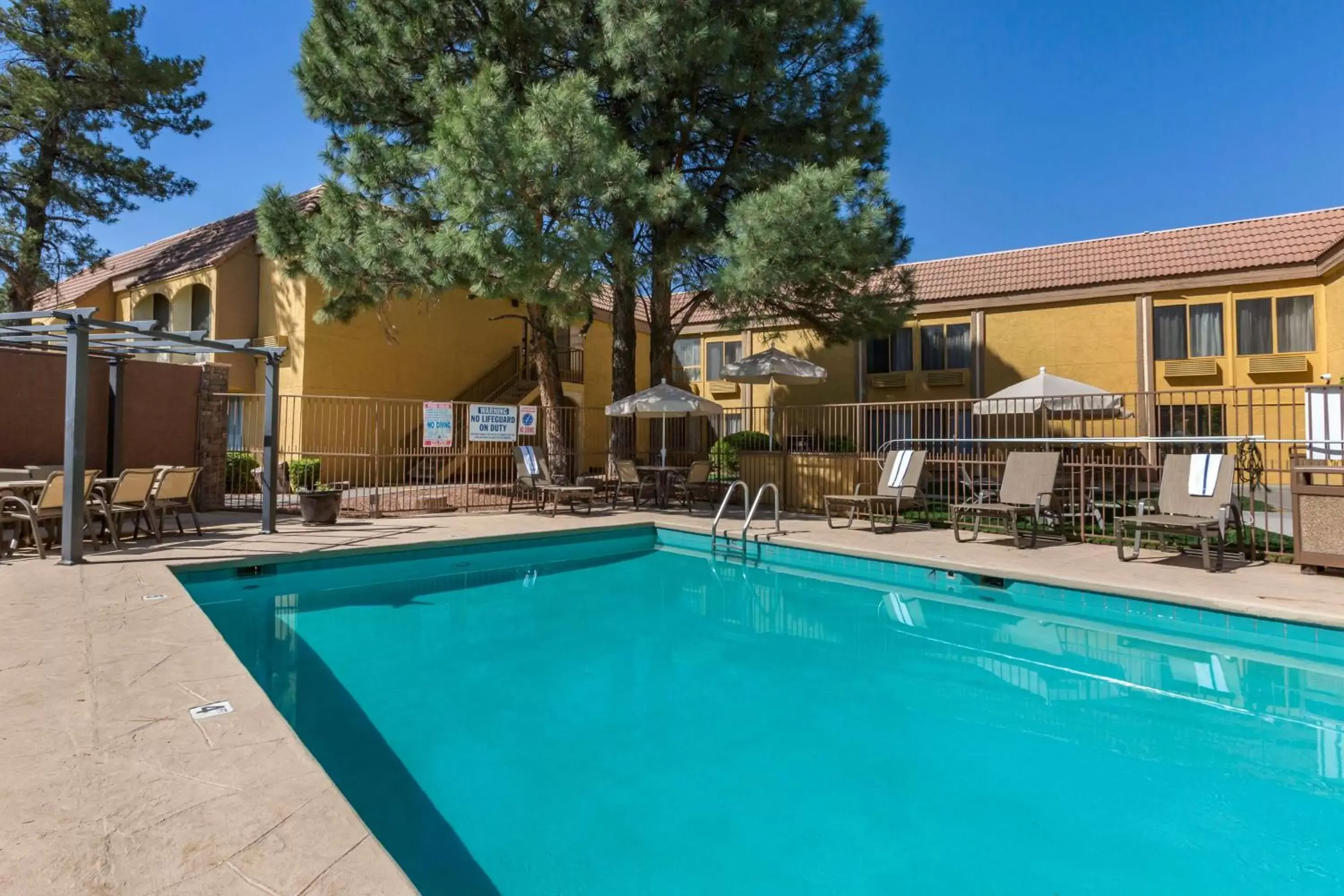 Pool view, Property Building in Best Western Airport Albuquerque InnSuites Hotel & Suites