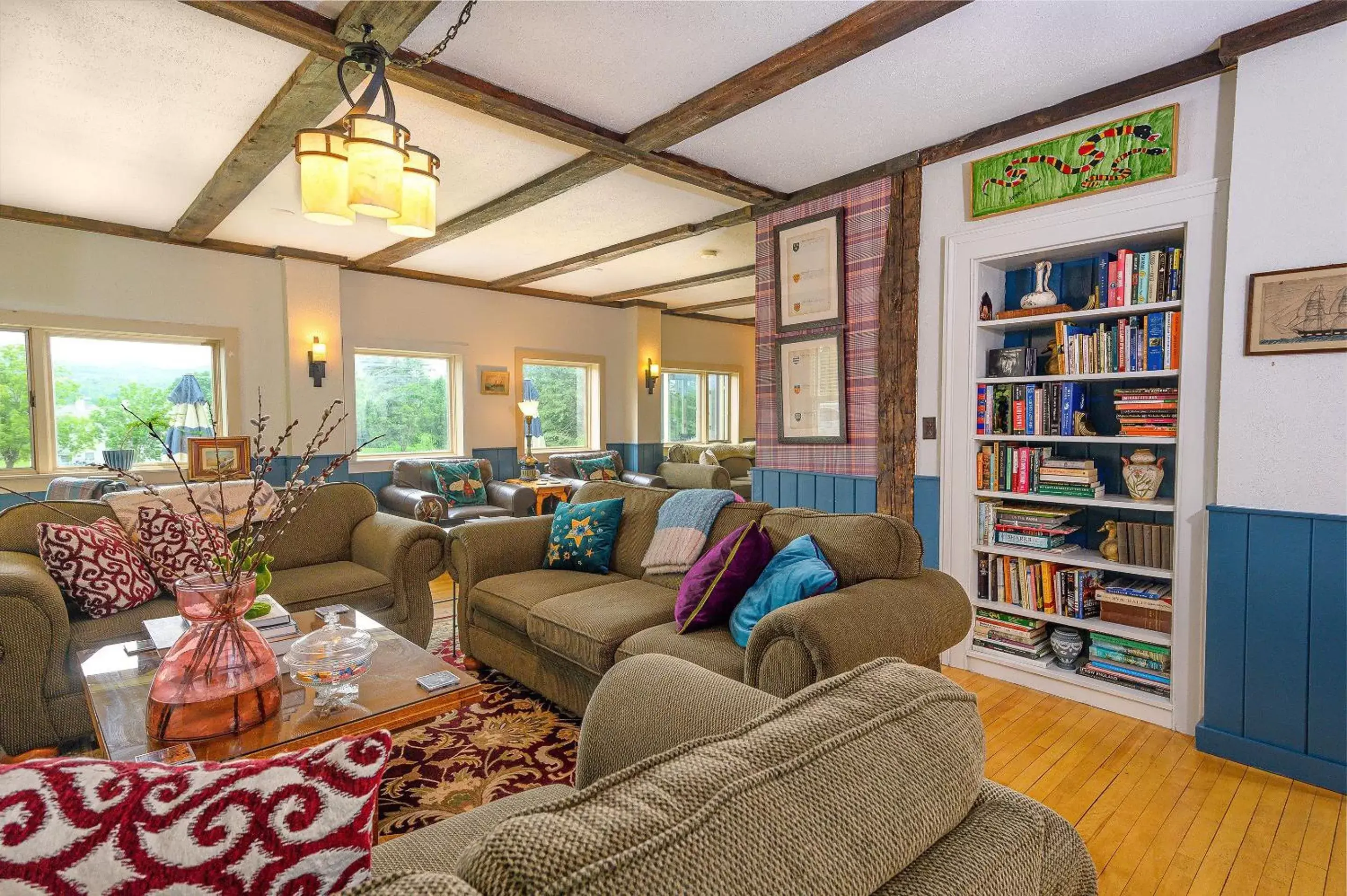 Living room, Seating Area in Brass Lantern Inn