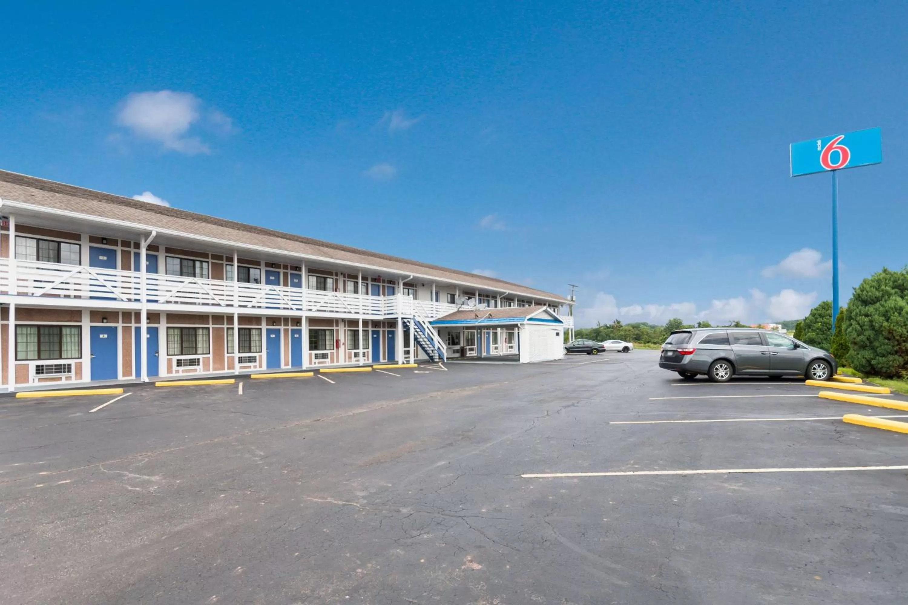 Property building in Motel 6-Parkersburg, WV