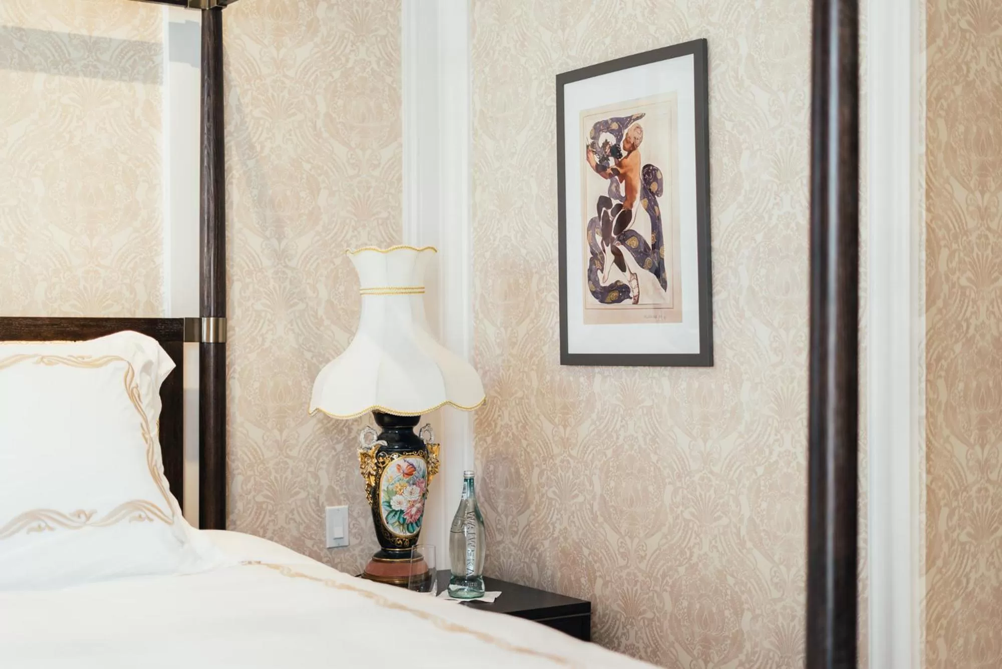 Bed in Neighbourgood Sutter Mansion