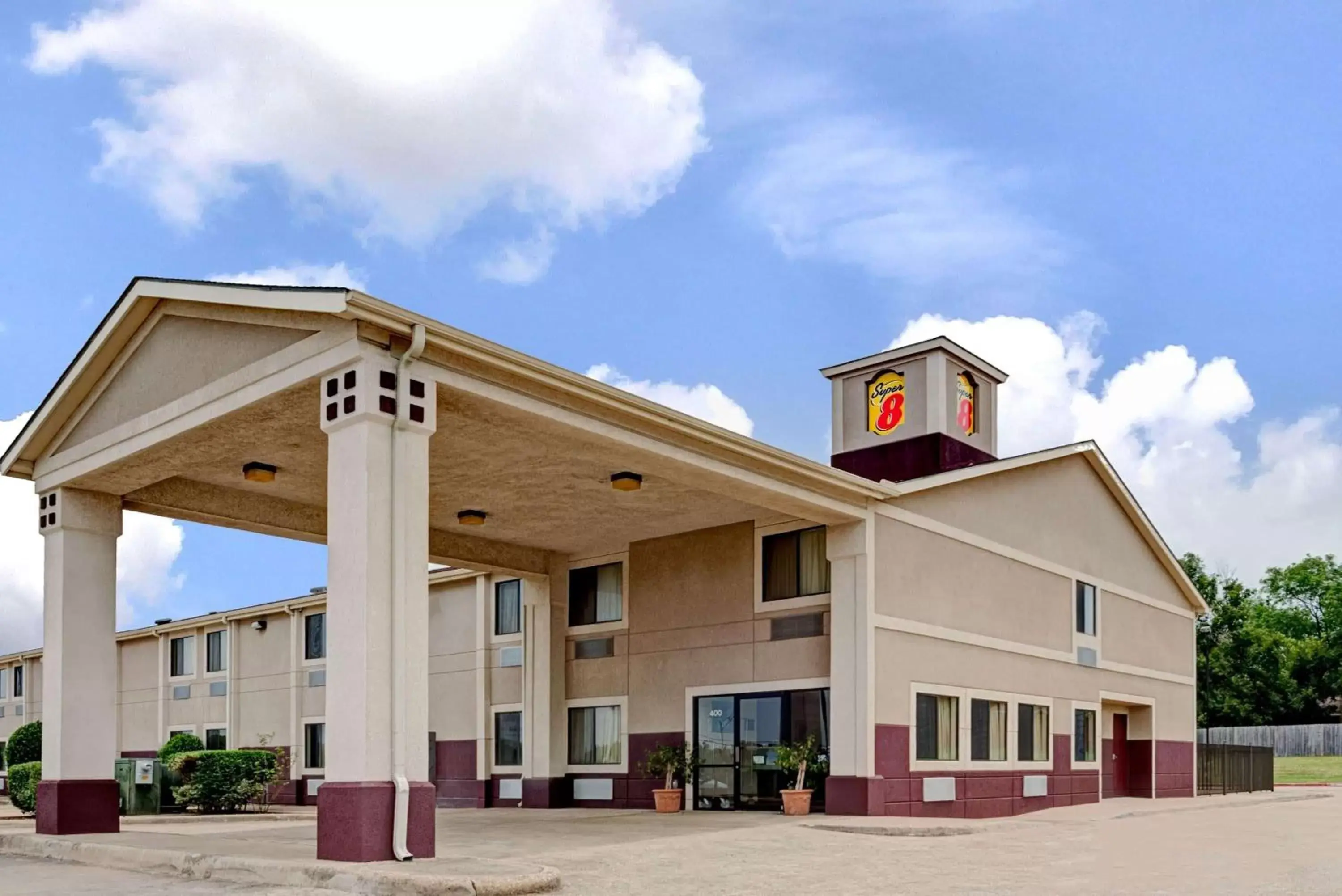 Property Building in Super 8 by Wyndham Waxahachie TX