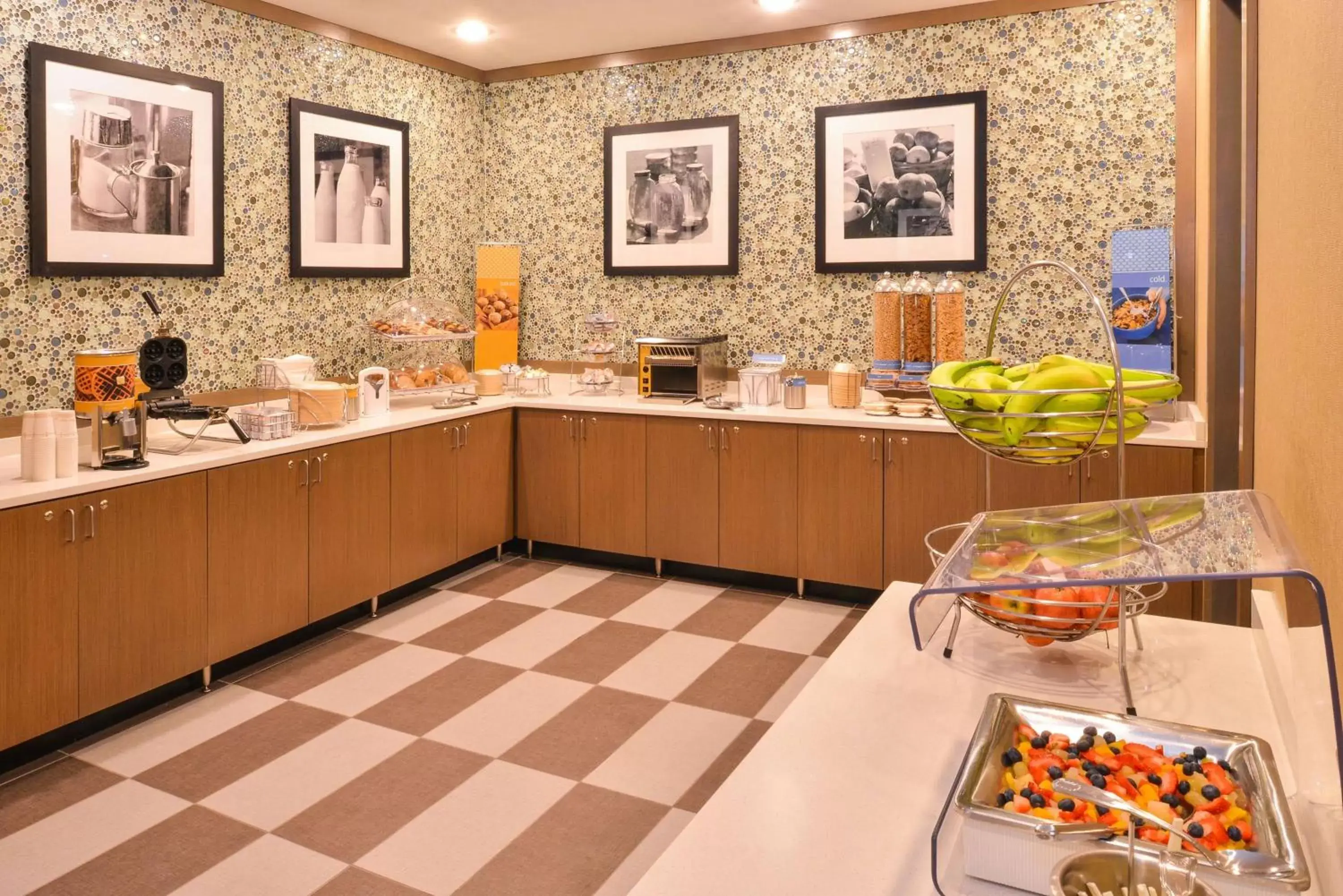 Dining area, Restaurant/Places to Eat in Hampton Inn Northwood