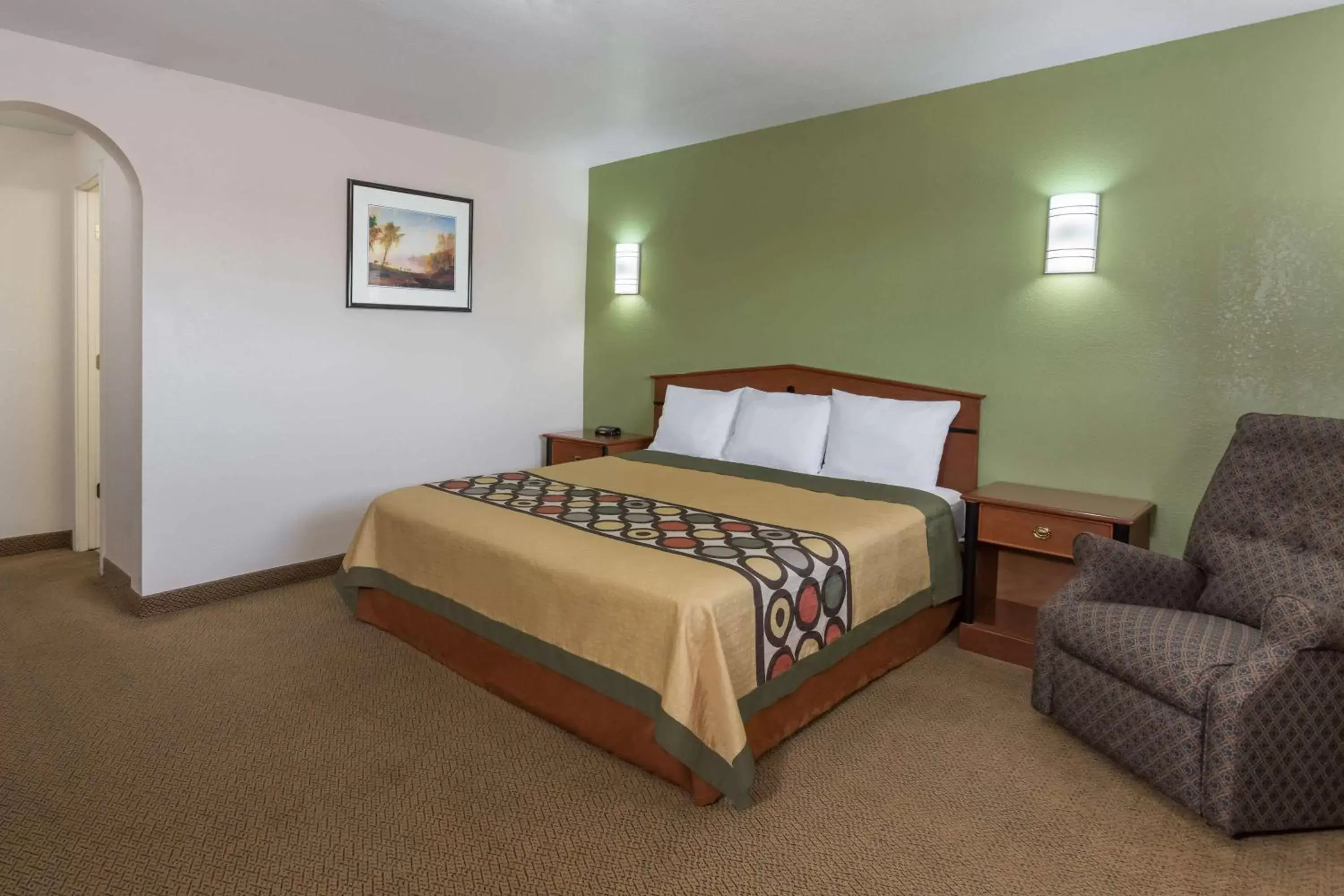 Photo of the whole room, Bed in Knights Inn Franklin Ave Waco