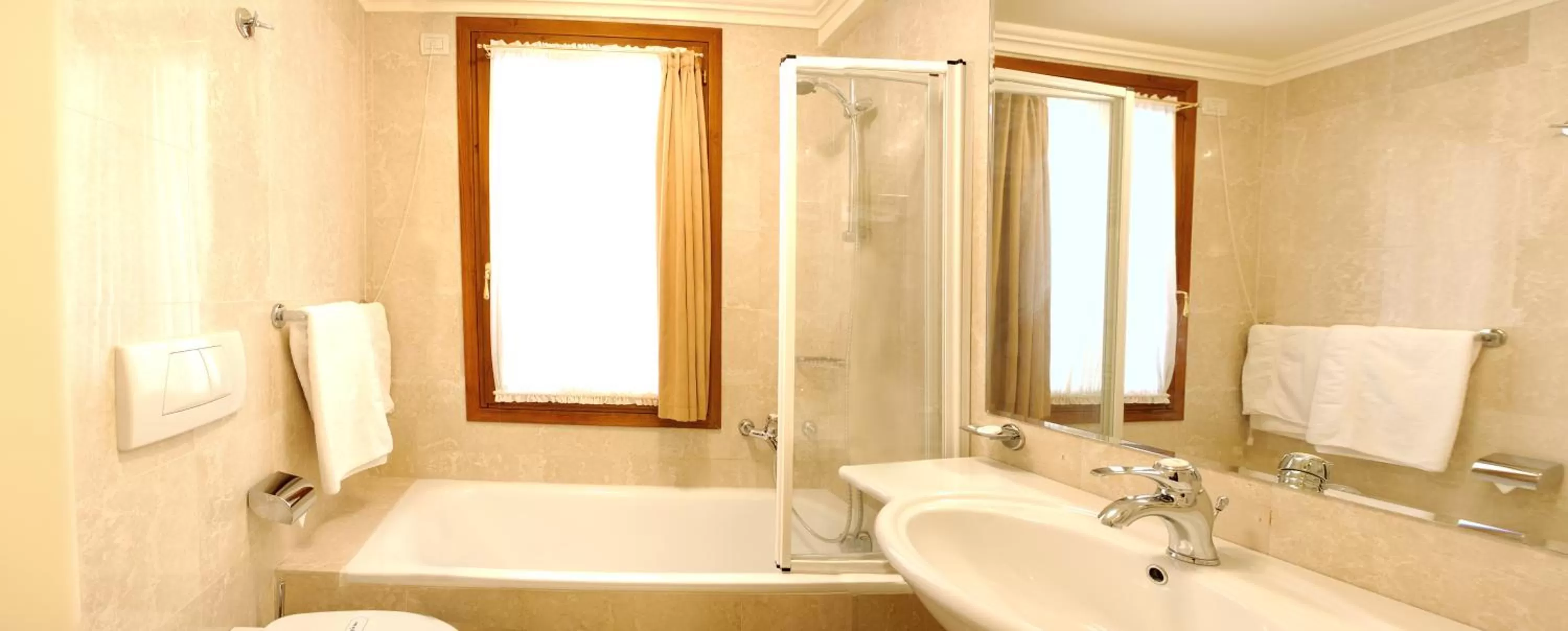 Bathroom in Hotel Ca' Formenta